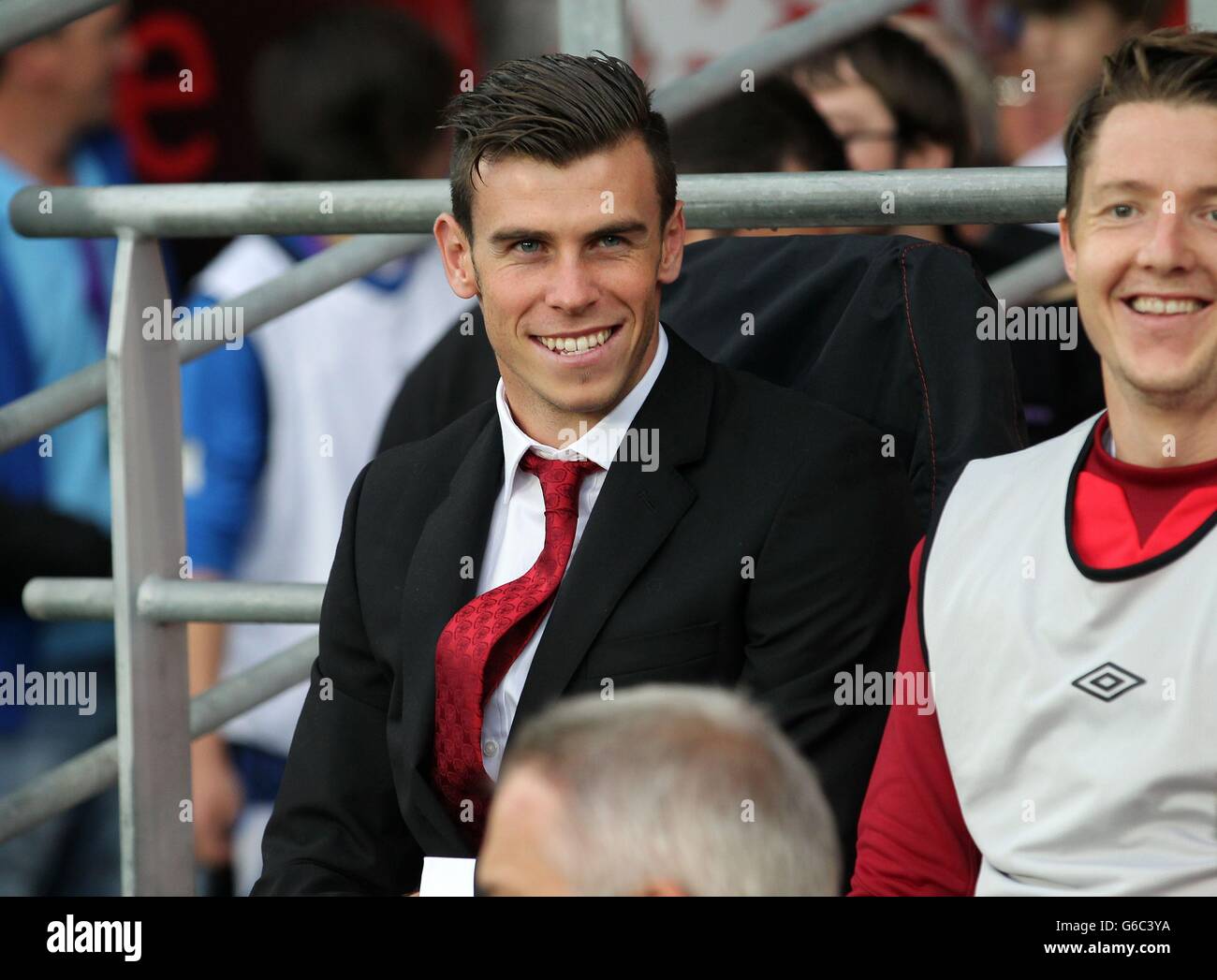 Soccer - Vauxhall International Friendly - Wales v Republic of Ireland - Cardiff City Stadium. Gareth Bale takes his place on the bench for the International Friendly at Cardiff City Stadium, Cardiff. Stock Photo
