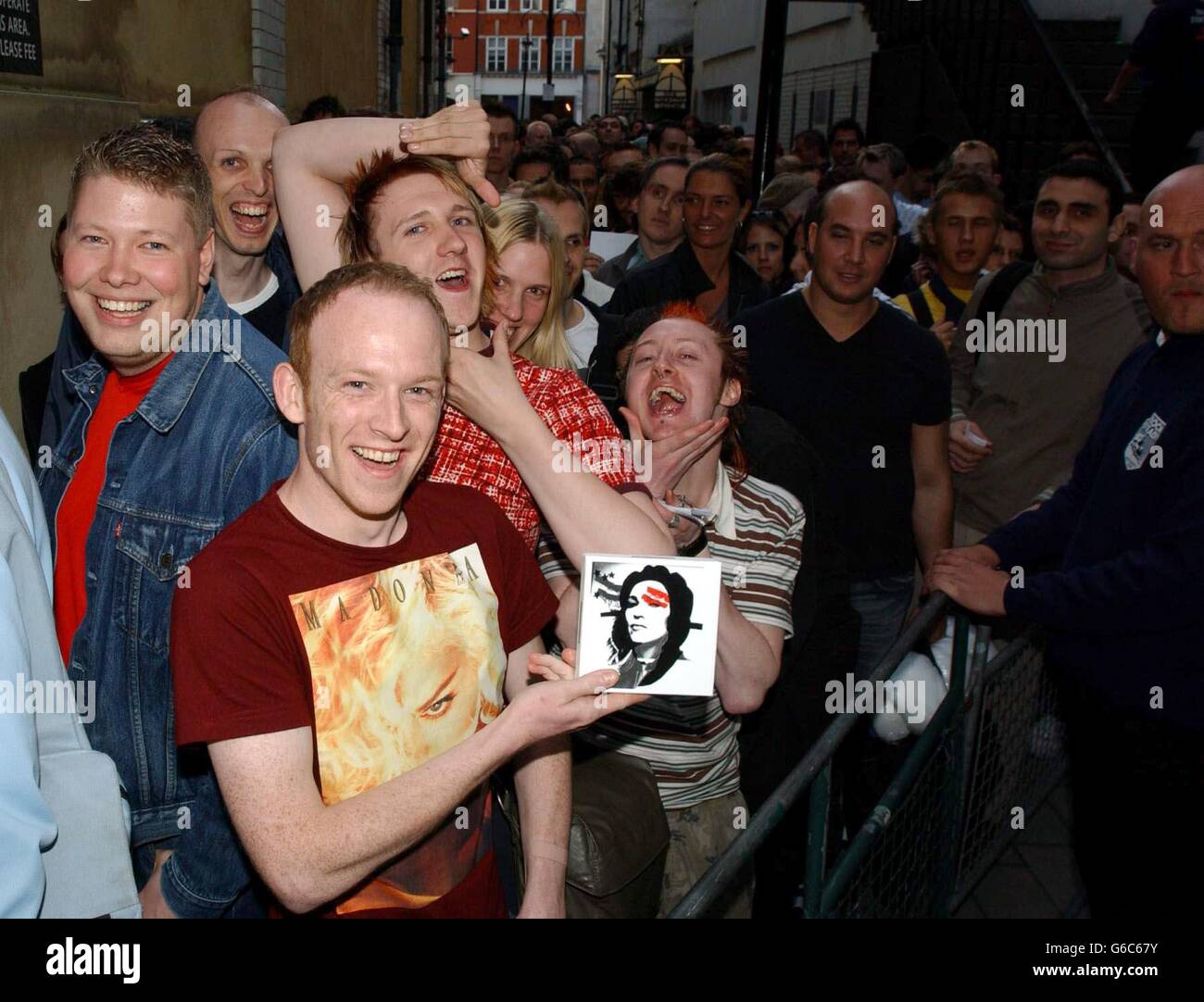 HMV Madonna fans Stock Photo Alamy