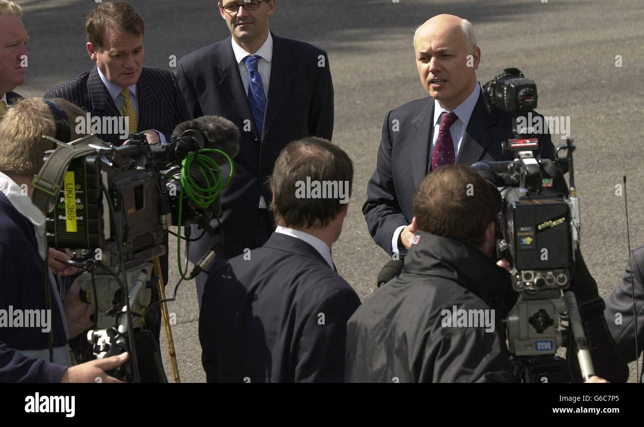 Tory leader Iain Duncan Smith speaking to the media as he arrives at the Latimier Conference Centre in Chesham, Buckinghamshire for an 'Away Day' meeting with Conservative Party MP to discuss the party's strategy after the local elections. Stock Photo