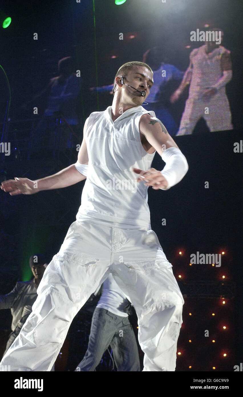 Timberlake plays Wembley Arena Stock Photo - Alamy