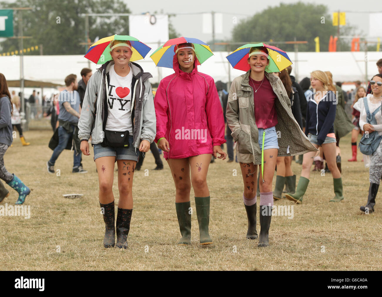 Festival goers from Cirencester (left to right) Ellie Olds, Alice Hirons  and Hannah Jones, all aged 17, in the rain during day two of the Reading  Festival Stock Photo - Alamy