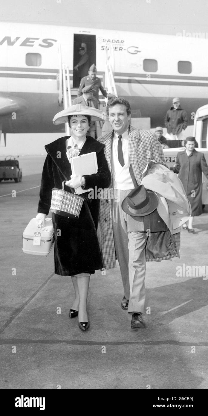 Film stars Erin O'Brien and Robert Stack arrive at London airport from Hollywood for costume fittings for 'John Paul Jones', before going on to Madrid for location filming. Stock Photo