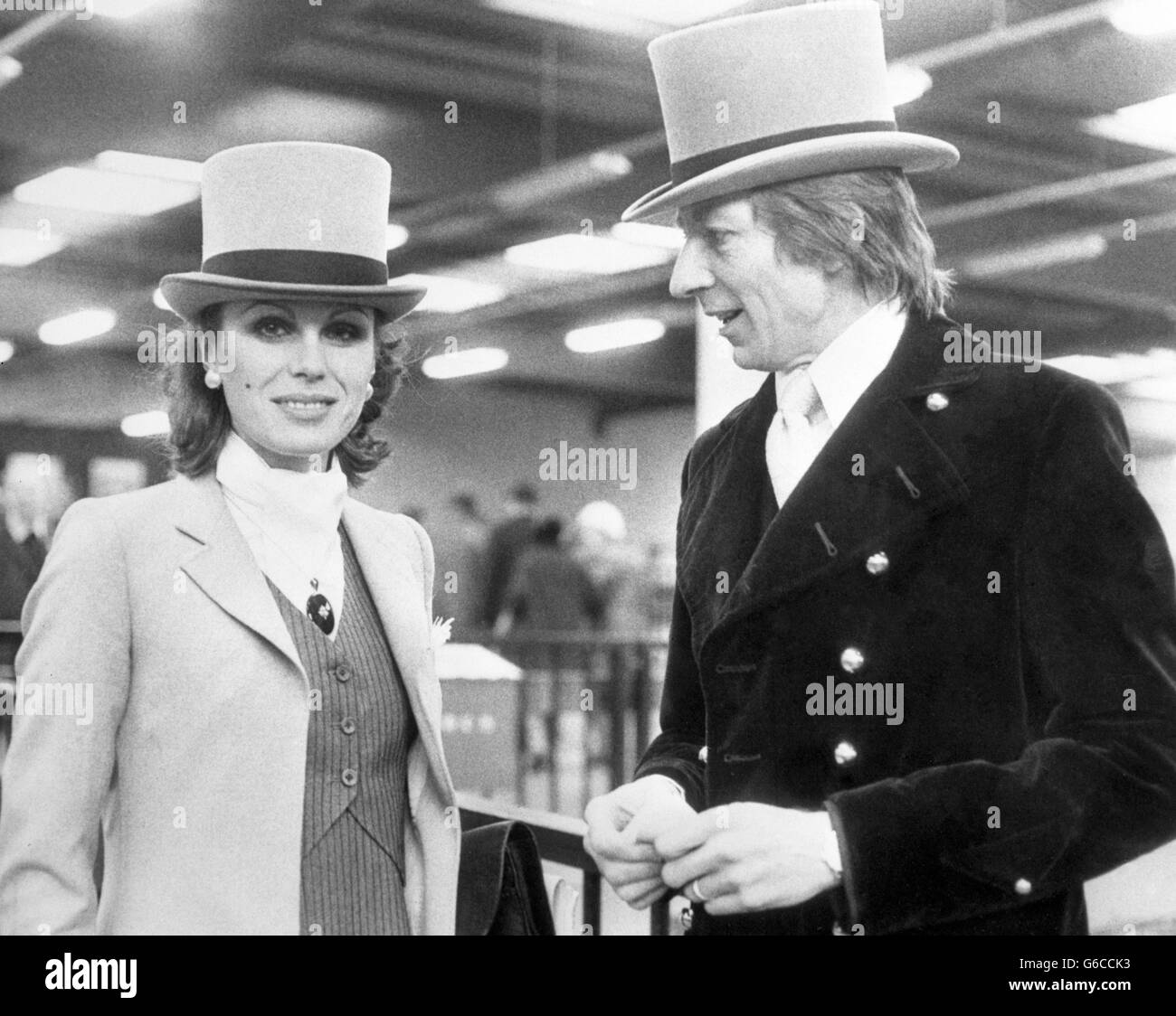 Actress Joanna Lumley and actor Jeremy Lloyd at Euston Station, where they were heading to Chester Cathedral for the wedding of the Earl of Lichfield. Stock Photo