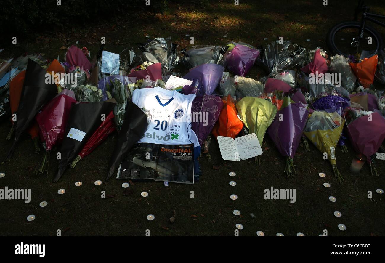 Floral tributes in Kingsthorpe Gardens in Addlestone, Surrey where a 17 -year-old boy died following a fight. Stock Photo