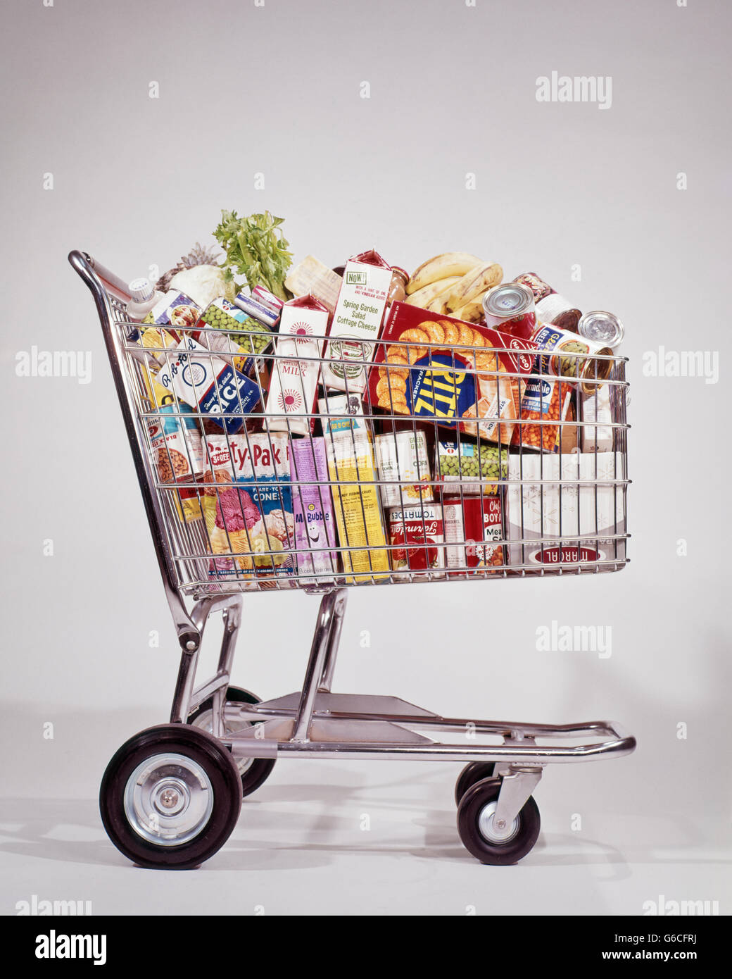 1960s GROCERY SHOPPING CART FULL OF GROCERIES Stock Photo - Alamy