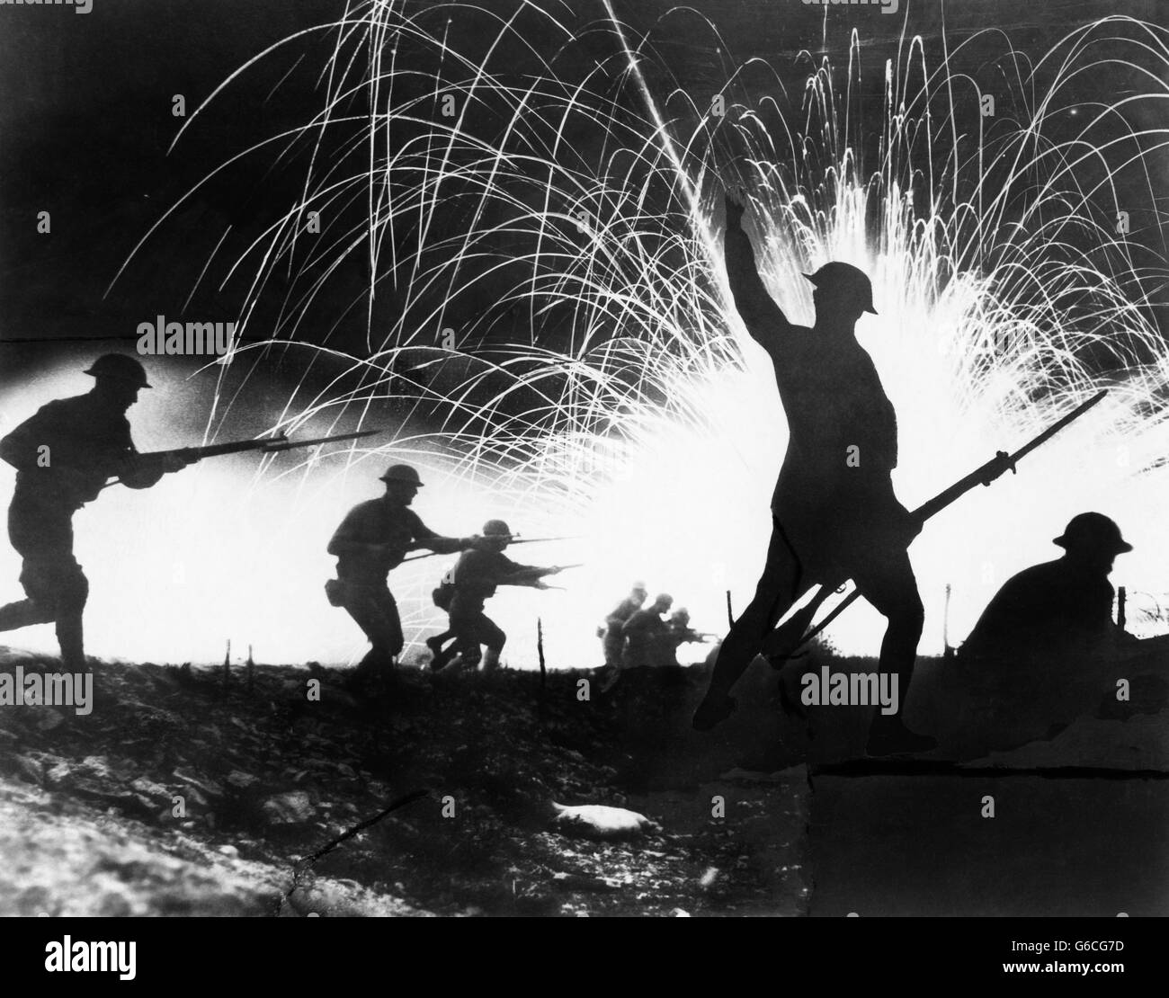 1910s 1918 WORLD WAR I ANONYMOUS SILHOUETTED AMERICAN EXPEDITIONARY FORCE SOLDIERS WITH FIXED BAYONETS CHARGING IN NIGHT BATTLE Stock Photo