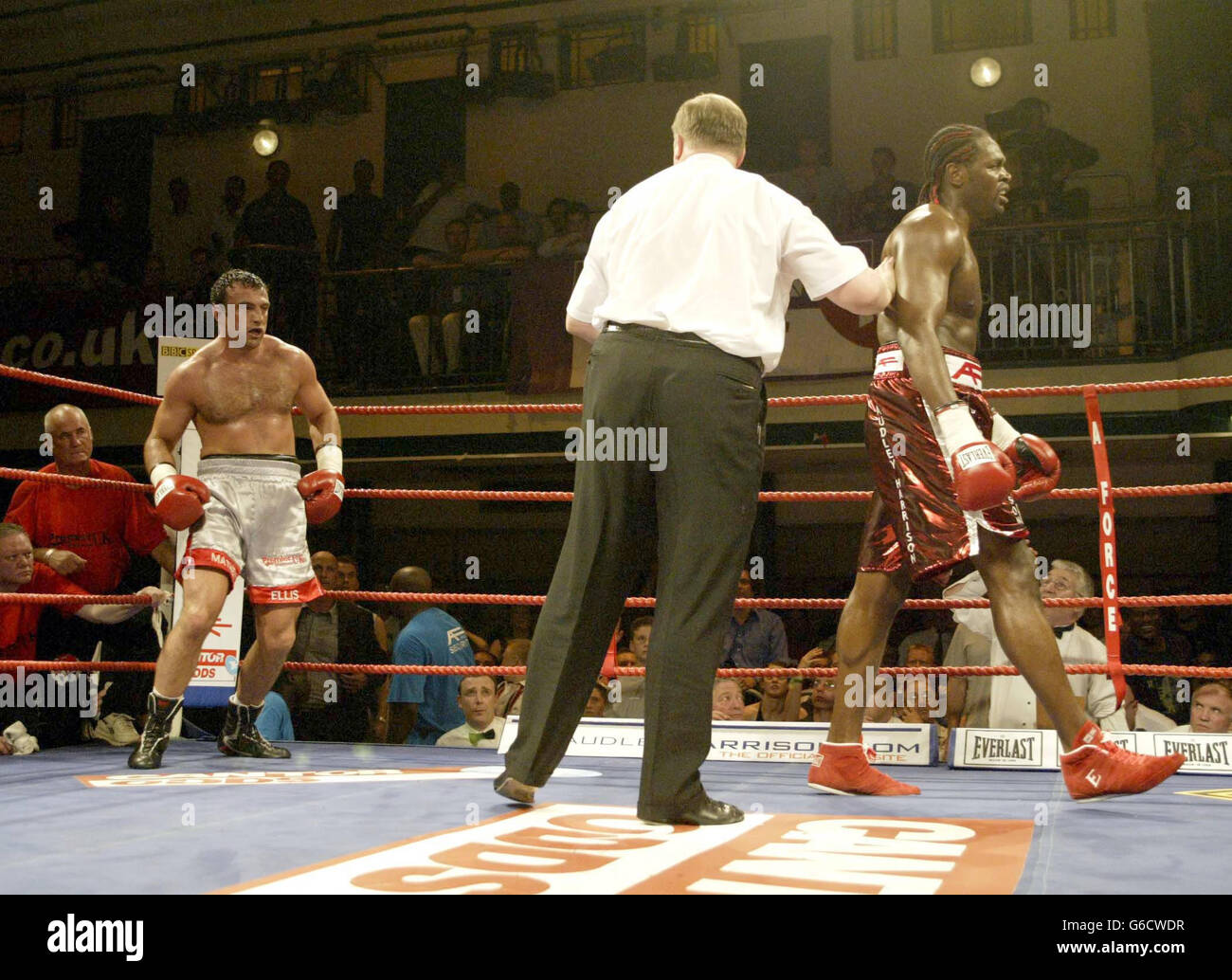 Audley Harrison (right) stops Matthew Ellis after 3rd knockdown, during their heavyweight contest at London's Bethnal Green venue. Harrison overcome Ellis after one minute 35 seconds of round two. Stock Photo