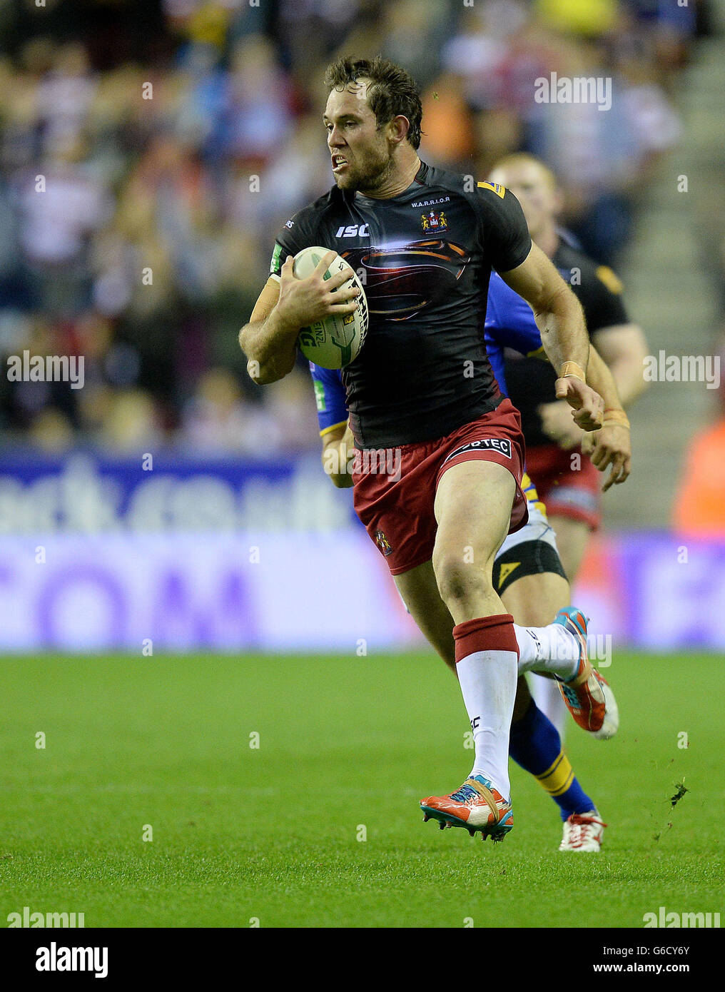 Rugby League - Super League - Wigan Warriors v Leeds Rhinos - DW Stadium. Wigan Warriors Pat Richards breaks clear to score a try against Leeds Rhinos, during the Super League match at the DW Stadium, Wigan. Stock Photo