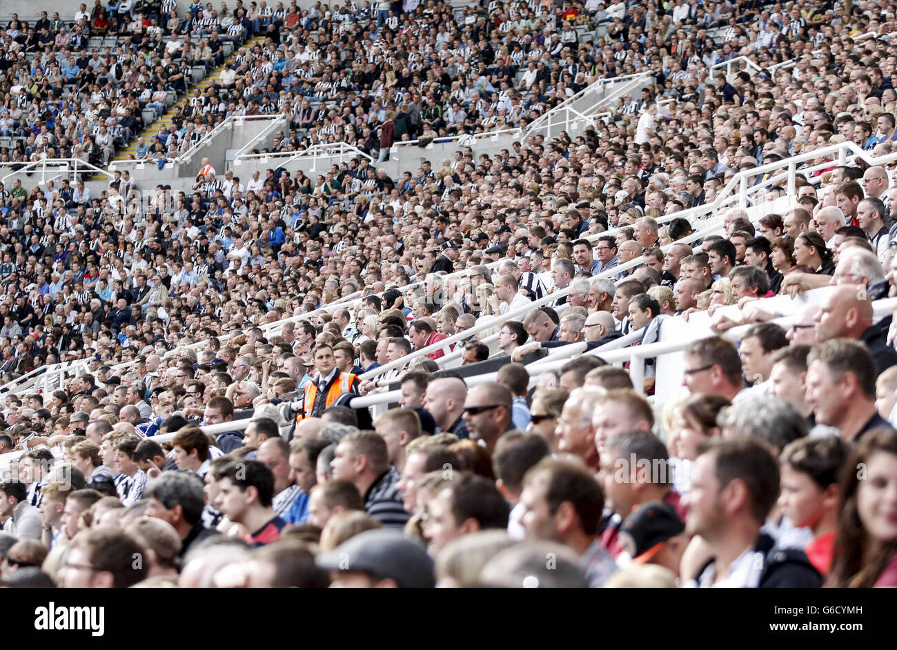 Fans in stands hi-res stock photography and images - Alamy