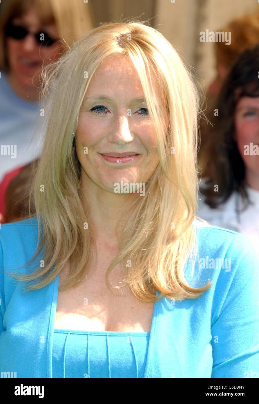 Celebrity literature head shoulders book smiling blonde jk rowling hi-res stock photography and images - Alamy Celebrity literature head shoulders book smiling blonde jk rowling hi-res stock photography and images - Alamy