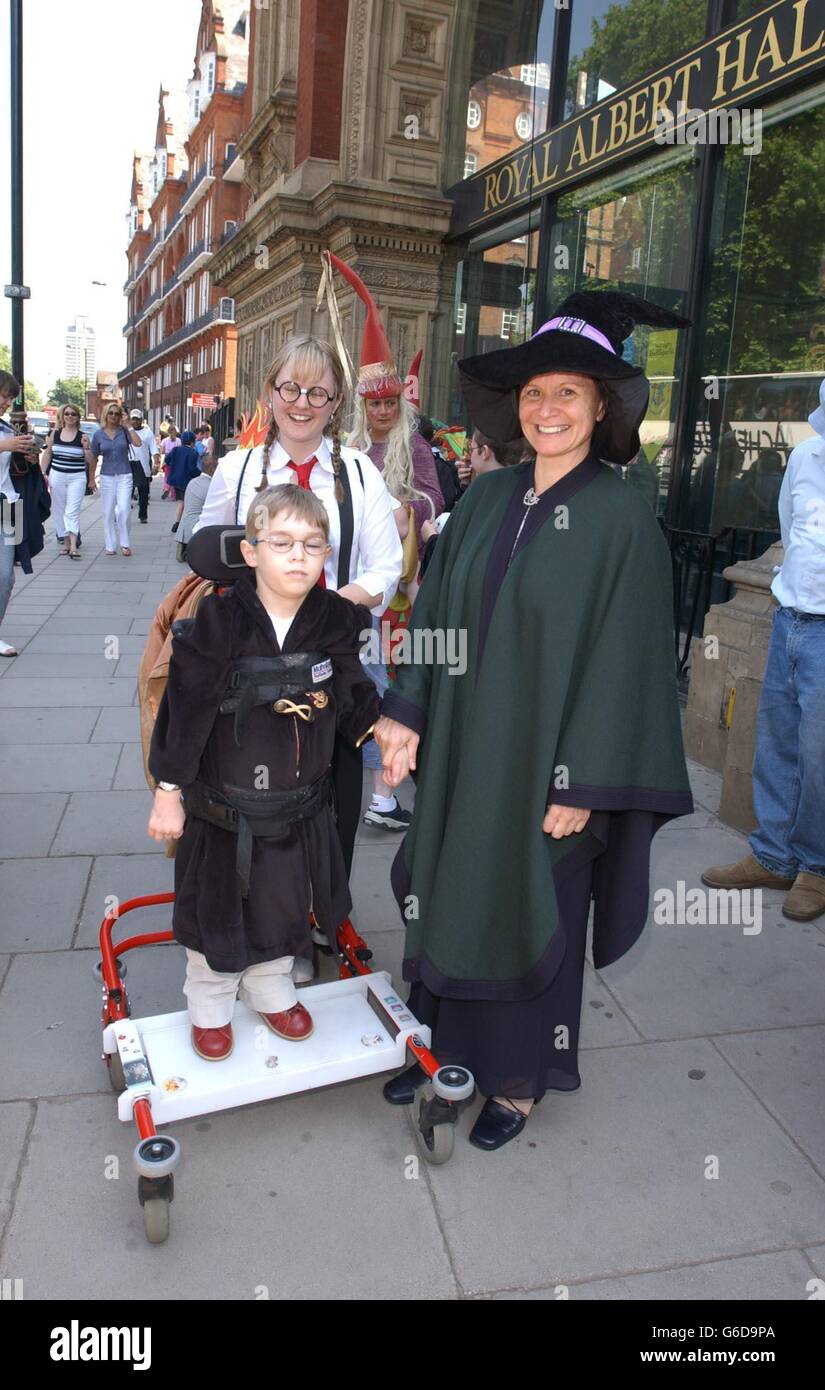 Harry potter fans wait arrival jk rowling royal albert hall hi-res ...