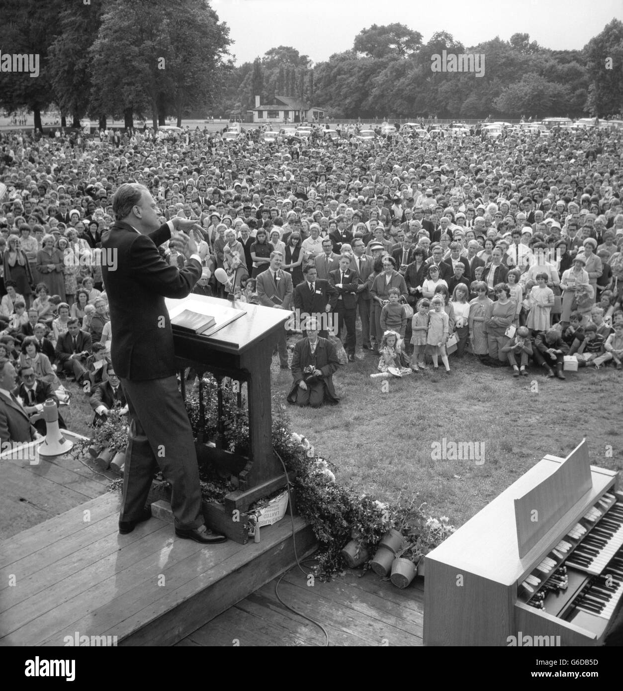 American evangelist DR. BILLY GRAHAM weaves patterns with his hands as