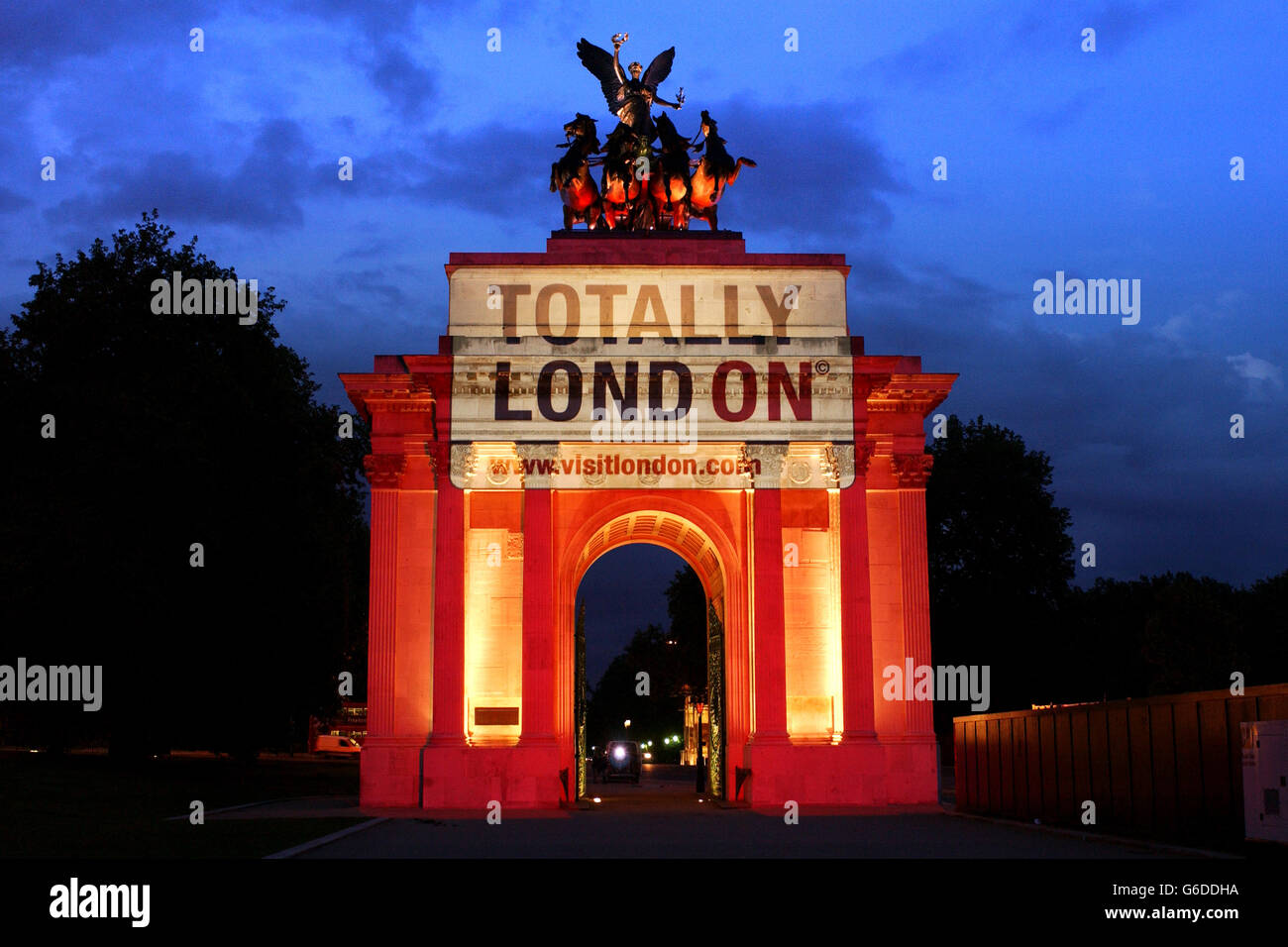 London Buildings and Landmarks - Wellington Arch - 2003 Stock Photo