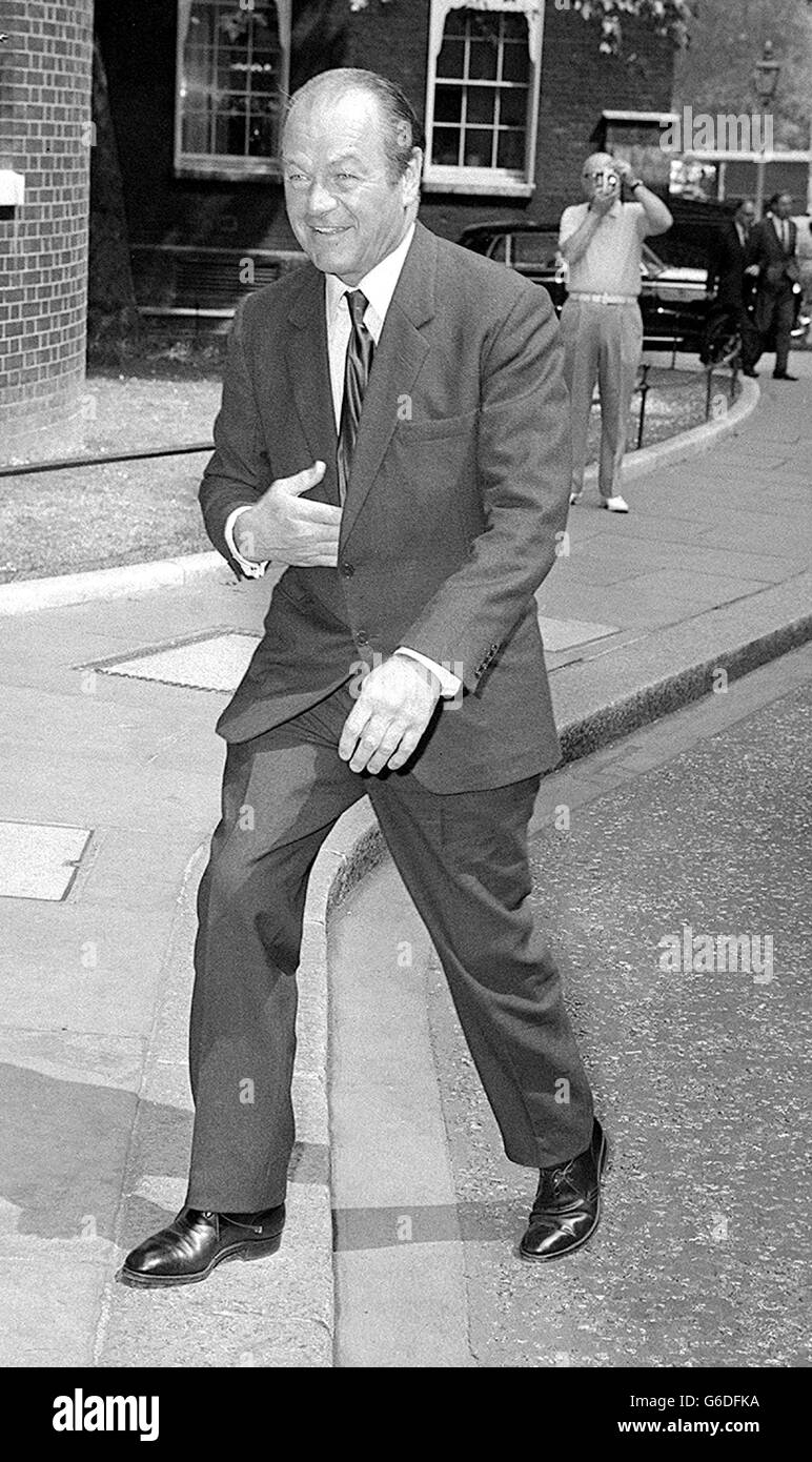 Sir Max Aitken, Chairman of Beaverbrook Newspapers, arriving at No 10 Downing Street for talks with the Prime Minister on the Fleet Street crisis. Stock Photo