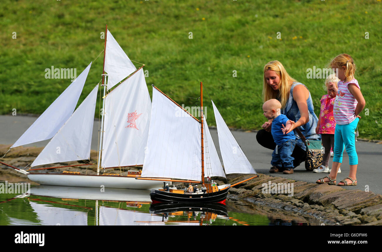 Radio Control Sailboating at Wickham Park