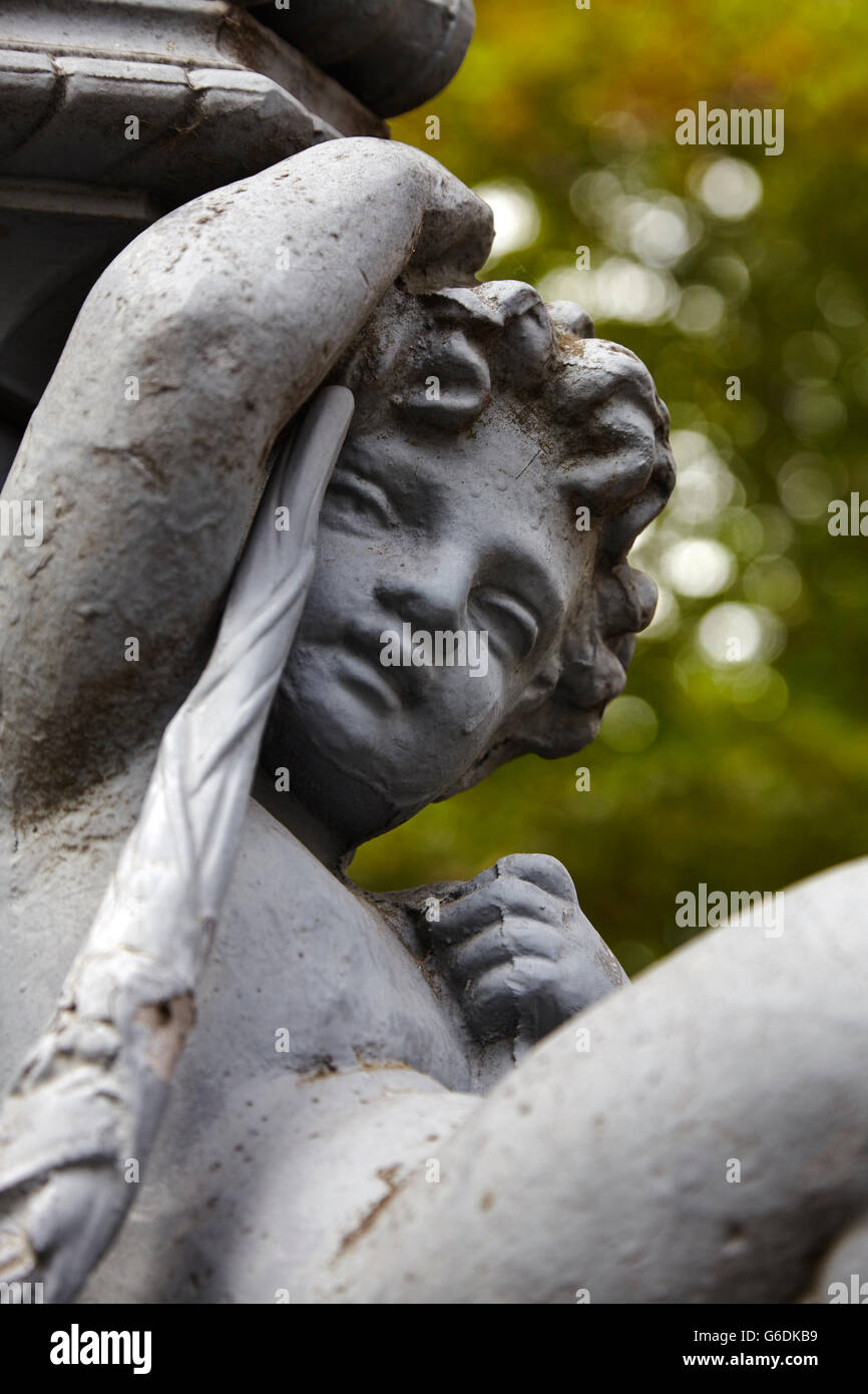 Cherub statue hires stock photography and images Alamy