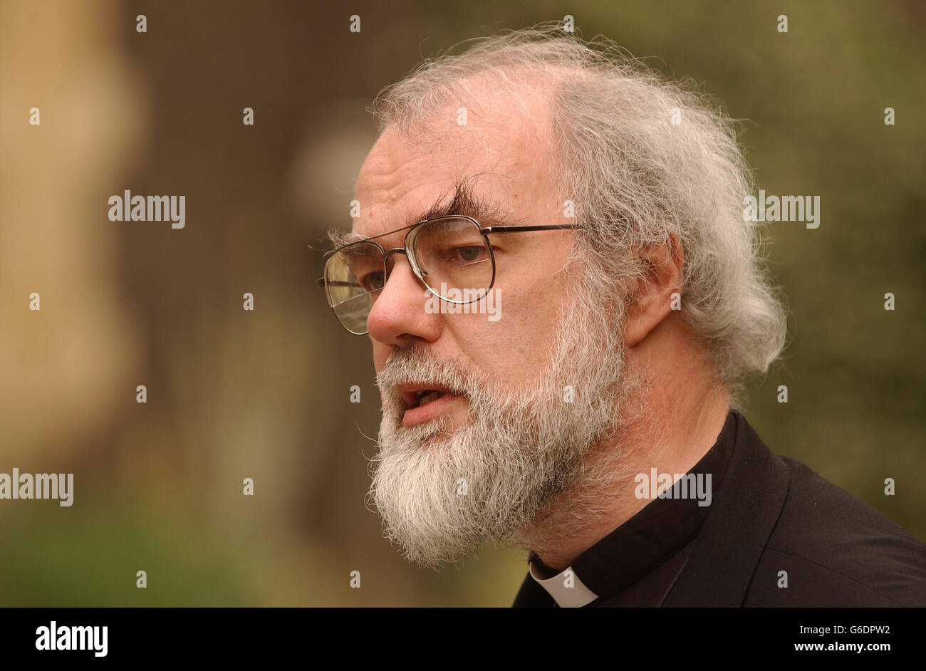 Archbishop of Canterbury Dr Rowan Williams speaking at a press conference at Lambeth Palace in London where called for a 'pause for thought' after the announcement that gay priest Canon Jeffrey John is to withdraw his acceptance of the post of the Bishop of Reading. Stock Photo