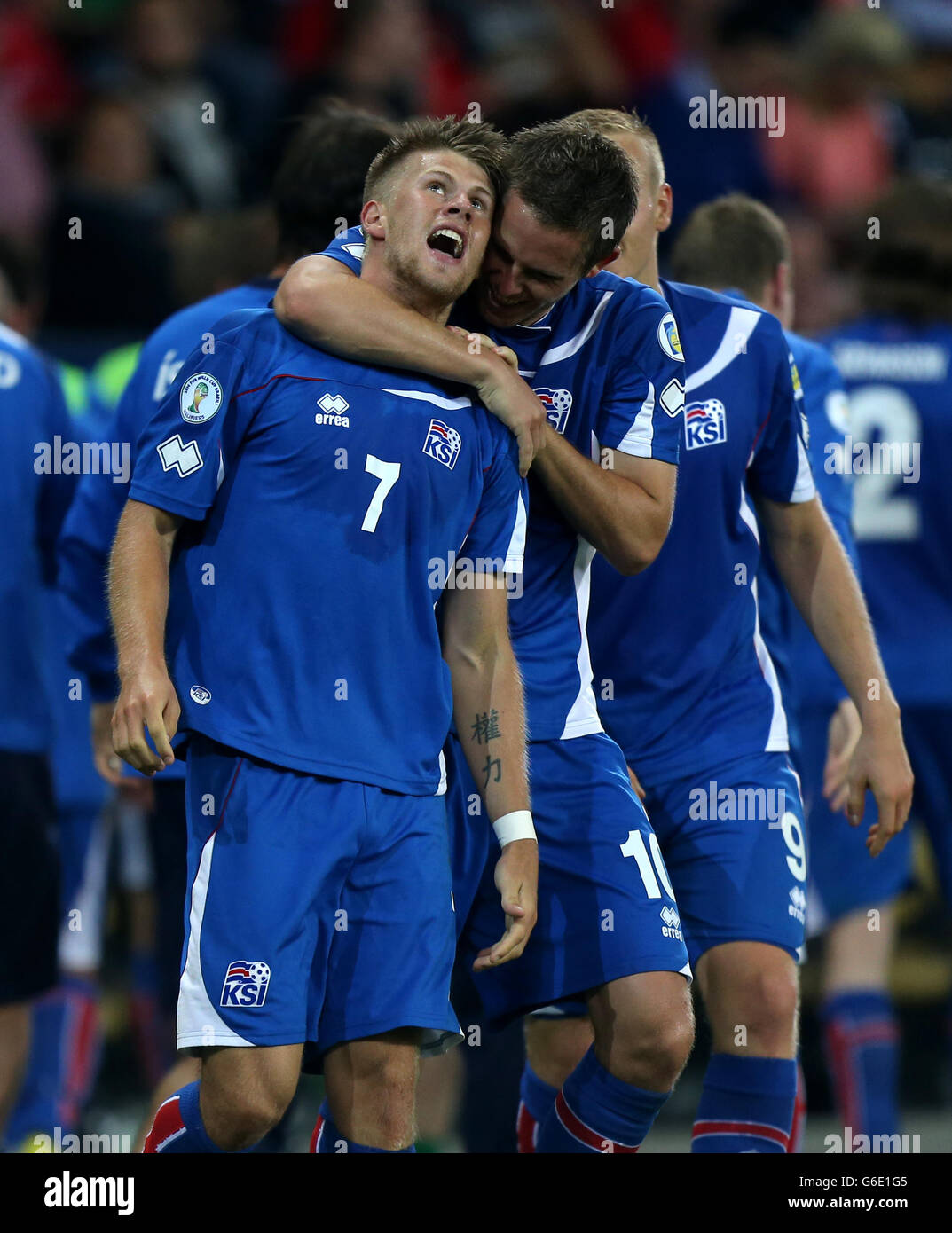 Iceland's Johan Gudmundsson (no 7) celebrates with Gylfi Sigurdsson (right) after scoring their fourth goal of the game in the final moment's of the match to draw the game Stock Photo