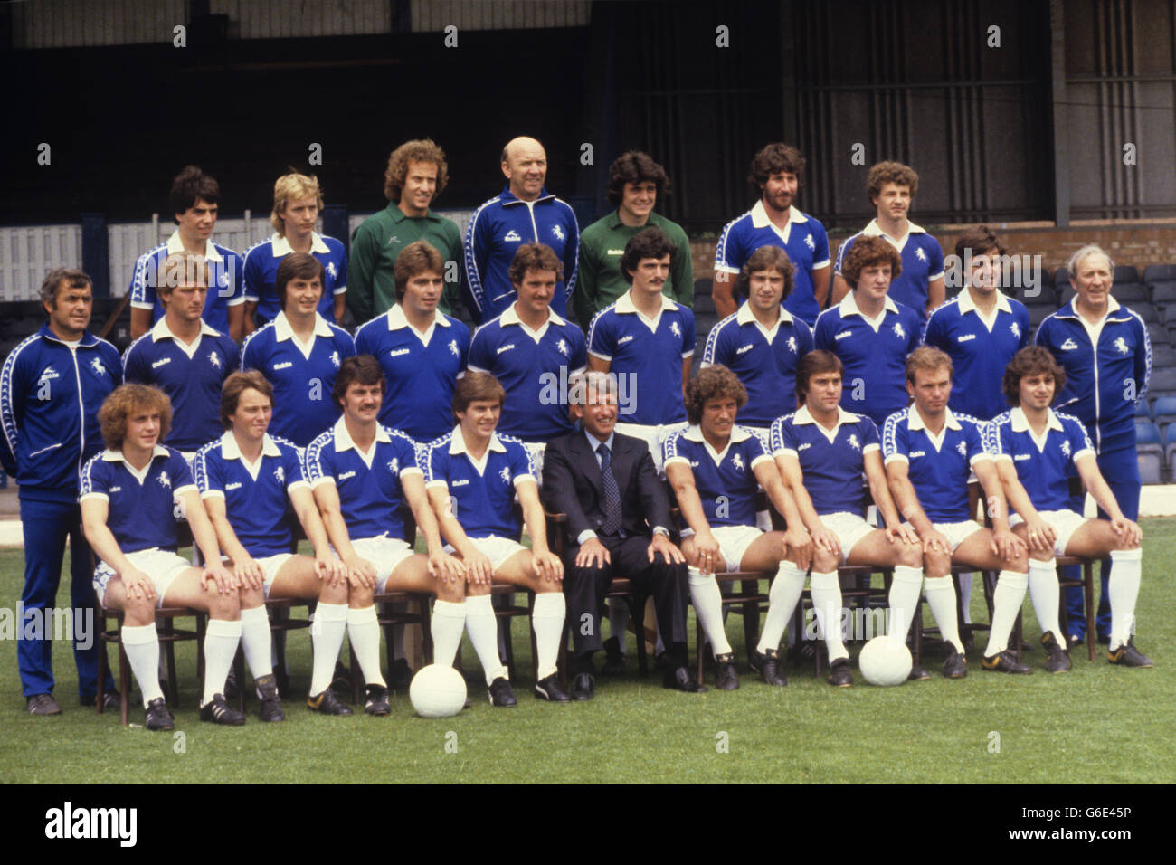 Players and officials of Gillingham FC for the 1979-80 season at Priestfield Stadium. Back row (l-r): Colin Ford, Gary Armstrong, Ron Hillyard, John Short, Steve Wheatley, Graham Knight and Steve Dudley. Middle row (l-r): Alan Hodgkinson, Dean White, John Overton, Mickey Barker, Mark Weatherly, Charlie Young, John Sharpe, Steve Bruce, Billy Hughes and Bill Collins. Front row: (l-r): Pat Walker, Terry Nicholl, Damien Richardson, Tony Funnell, Gerry Summers, Ken Price, Danny Westwood, John Crabbe and Terry Jolley. Stock Photo