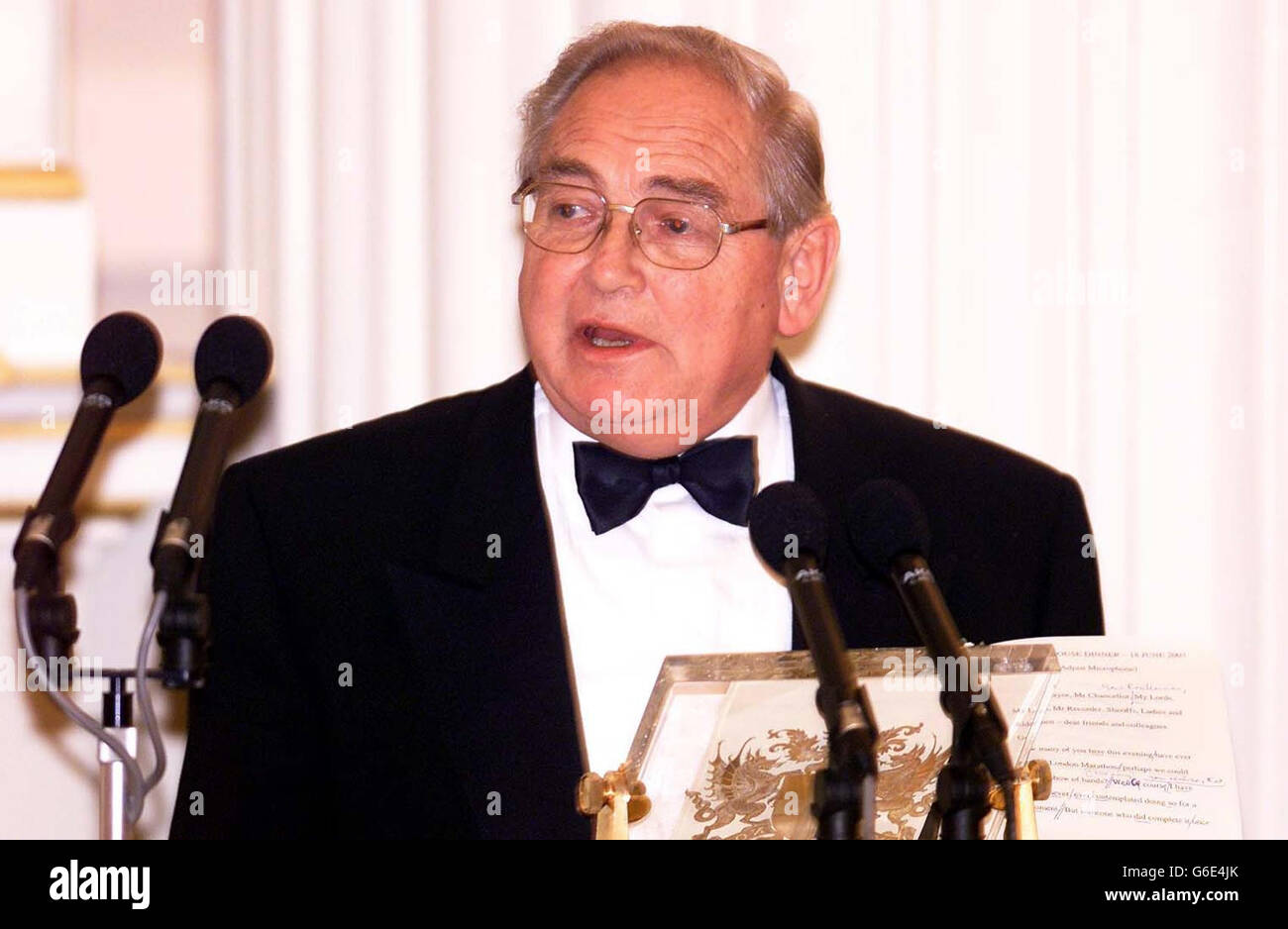 Sir Edward George, Governor of the Bank of England addresses the Lord Mayor's Dinner. He was speaking to an audience of merchant bankers at Mansion House, in the City of London. Stock Photo