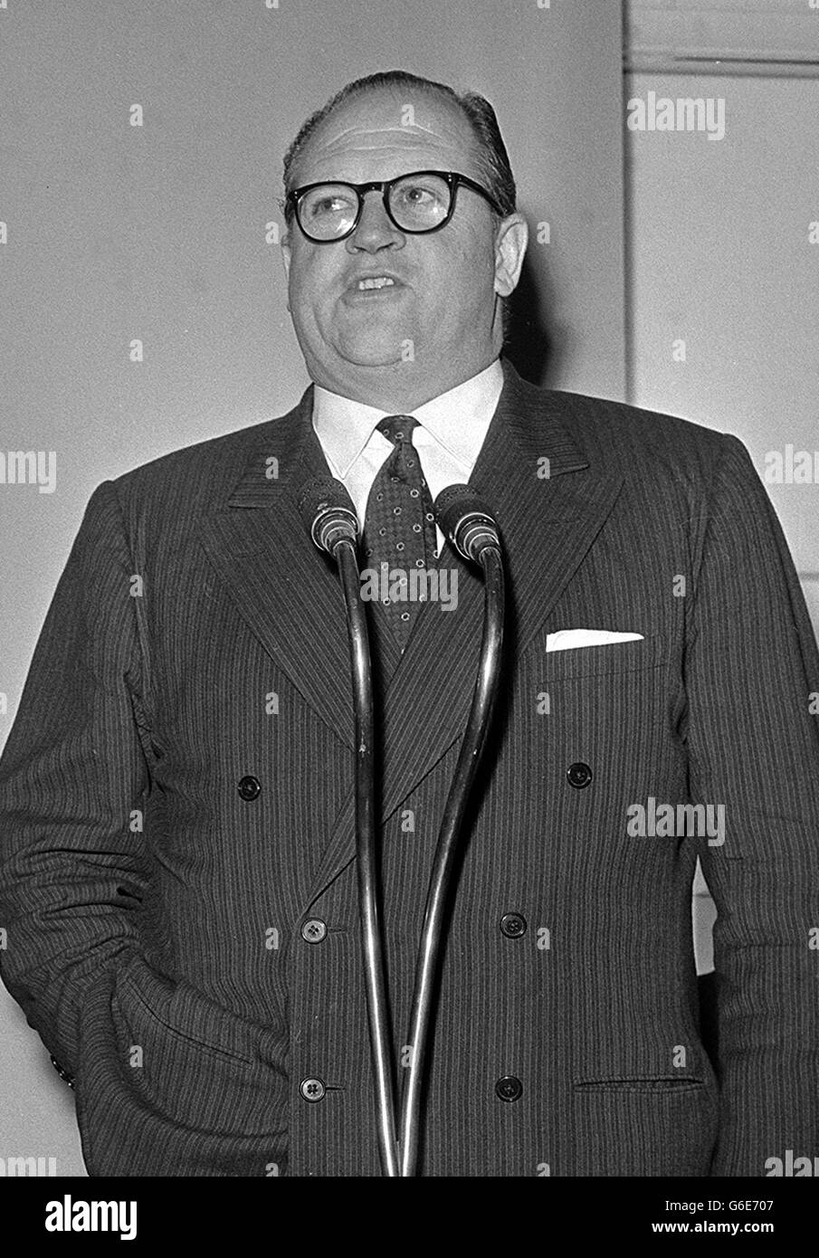 Richard dimbleby hires stock photography and images Alamy