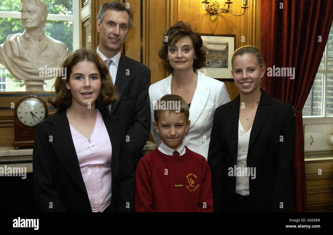 L r prime minister tony blair hi-res stock photography and images - Page 8  - Alamy