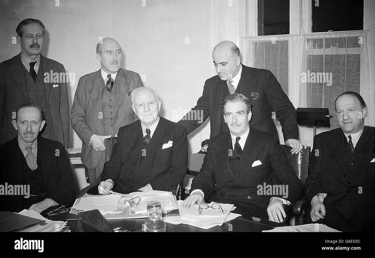 Following the announcement of a General Election on February 23, leaders of the Conservative Party met at the conservative and Unionist Central Office, Abbey House, Lonson, S.W. in a 'coucil of war.' Prominent Conservative members of both Houses of Parliamnet were present, back row - left to right - Harold MacMillan; Captain Harry Crookshank; and Sir David Maxwell Fyfe. Seated - left to right - Lord Salisbury (Conservative leader of the House of Lords); Lord Woolton; Mr Anthony Eden; and Mr R A Butler. Stock Photo