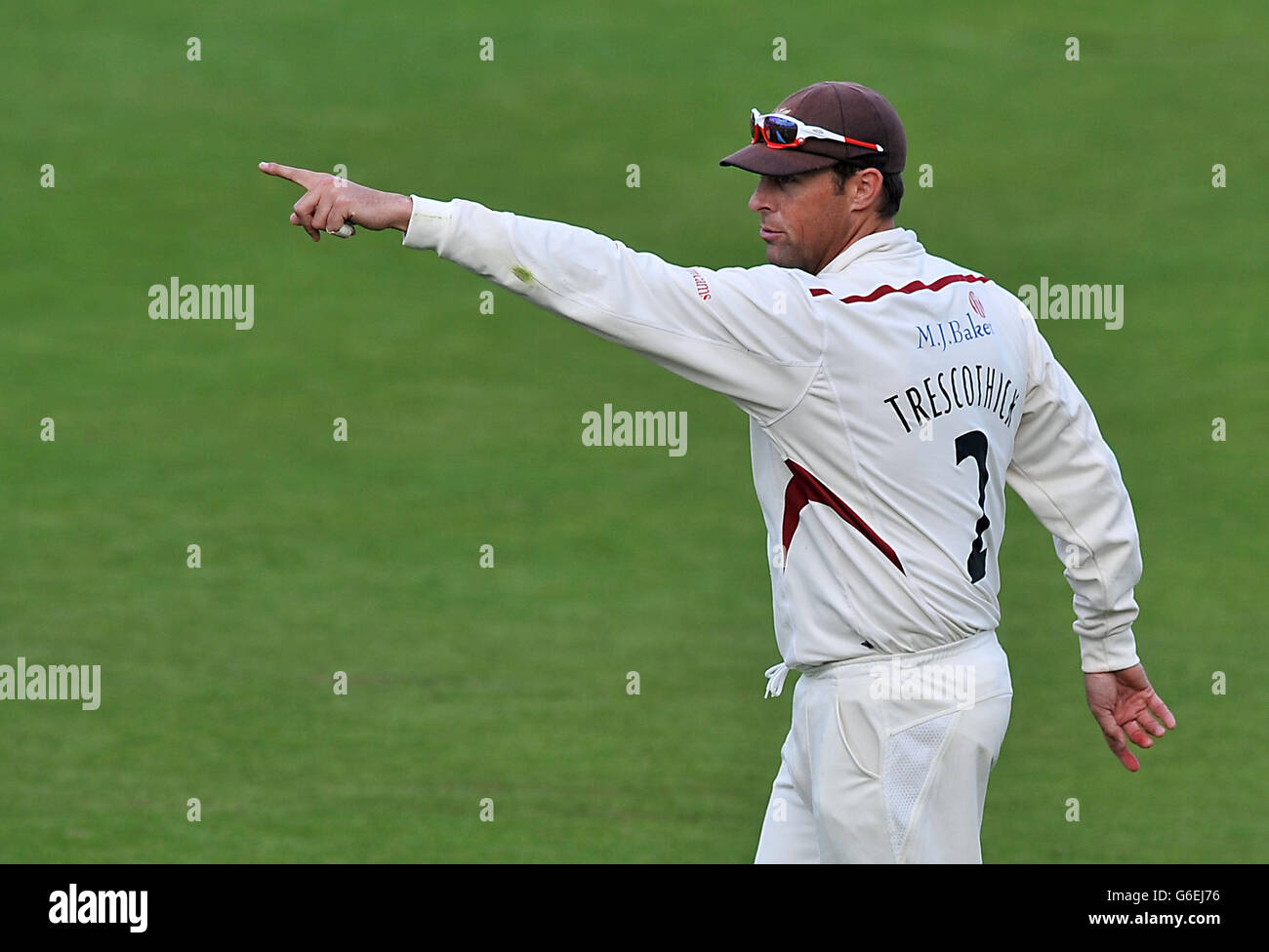 Somerset captain Marcus Trescothick gestures to his team-mates during the LV= County Championship, Division One match at Trent Bridge, Nottingham. Stock Photo