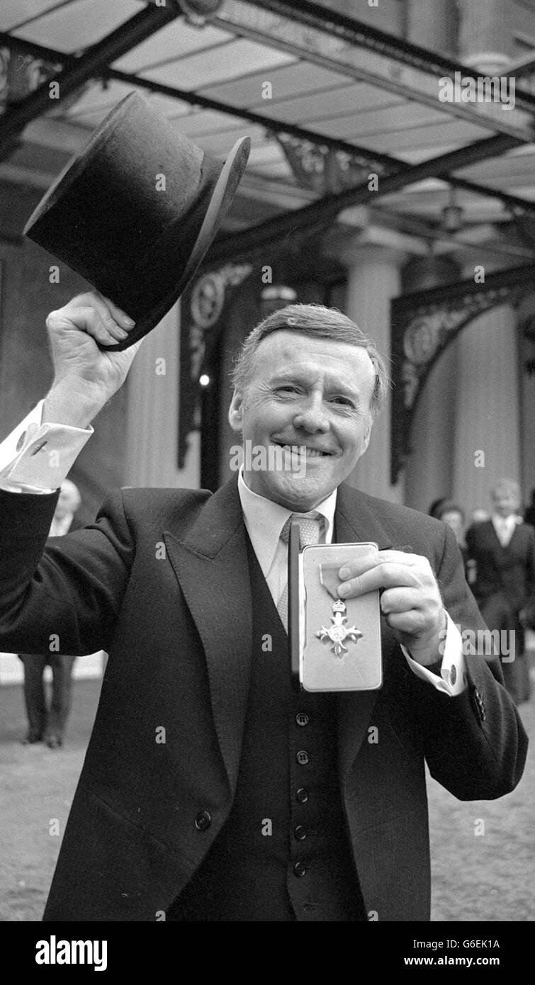 Top hat and tails for broadcaster Jimmy Young who went 'orft' to Buckingham Palace to receive the OBE at an Investiture ceremony held by the Queen. Stock Photo