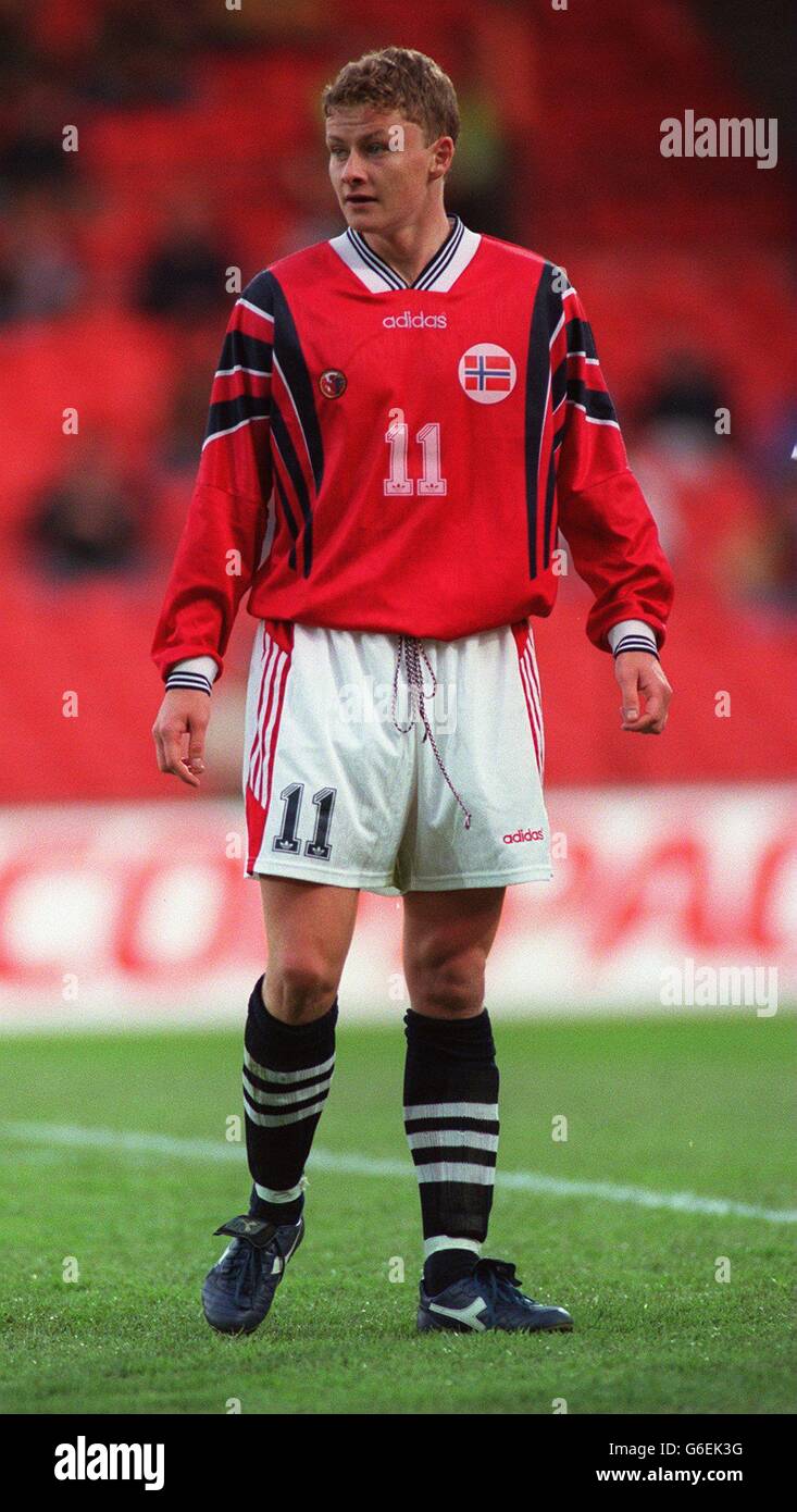 Sport football ole gunnar solskjaer hi-res stock photography and