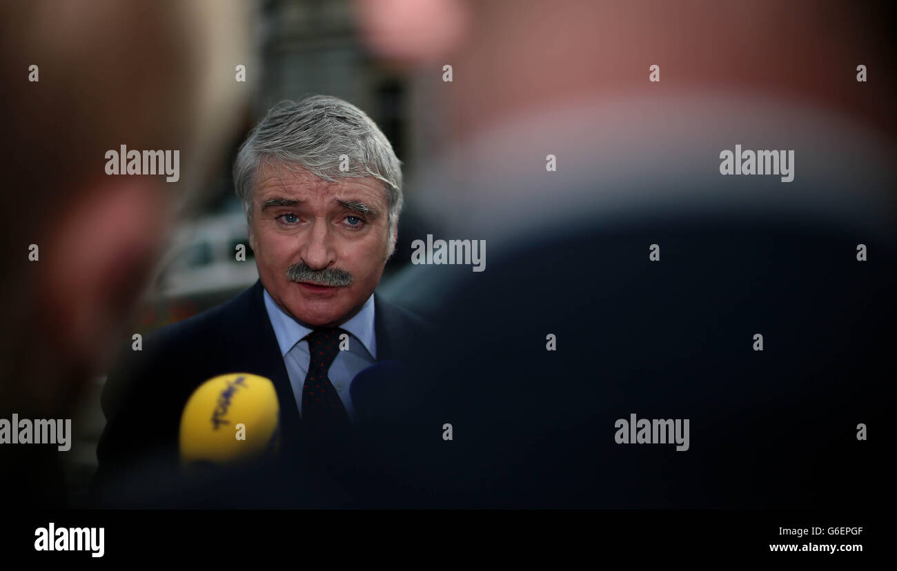 Fianna Fail TD Willie O'Dea speaking to the media at Leinster house. Stock Photo