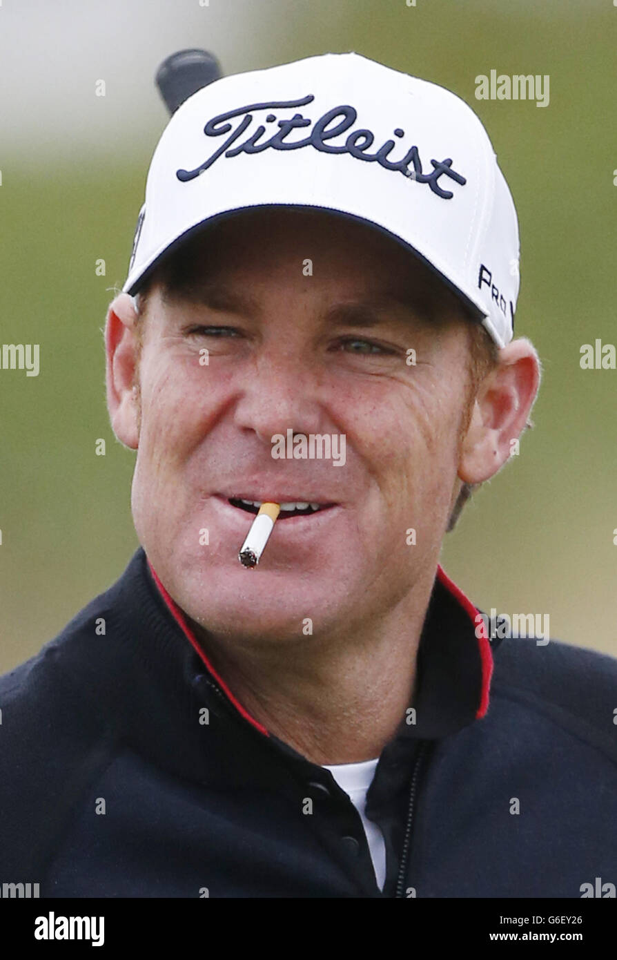 Golf dunhill cigarette smoking sportsman hi-res stock photography and ...