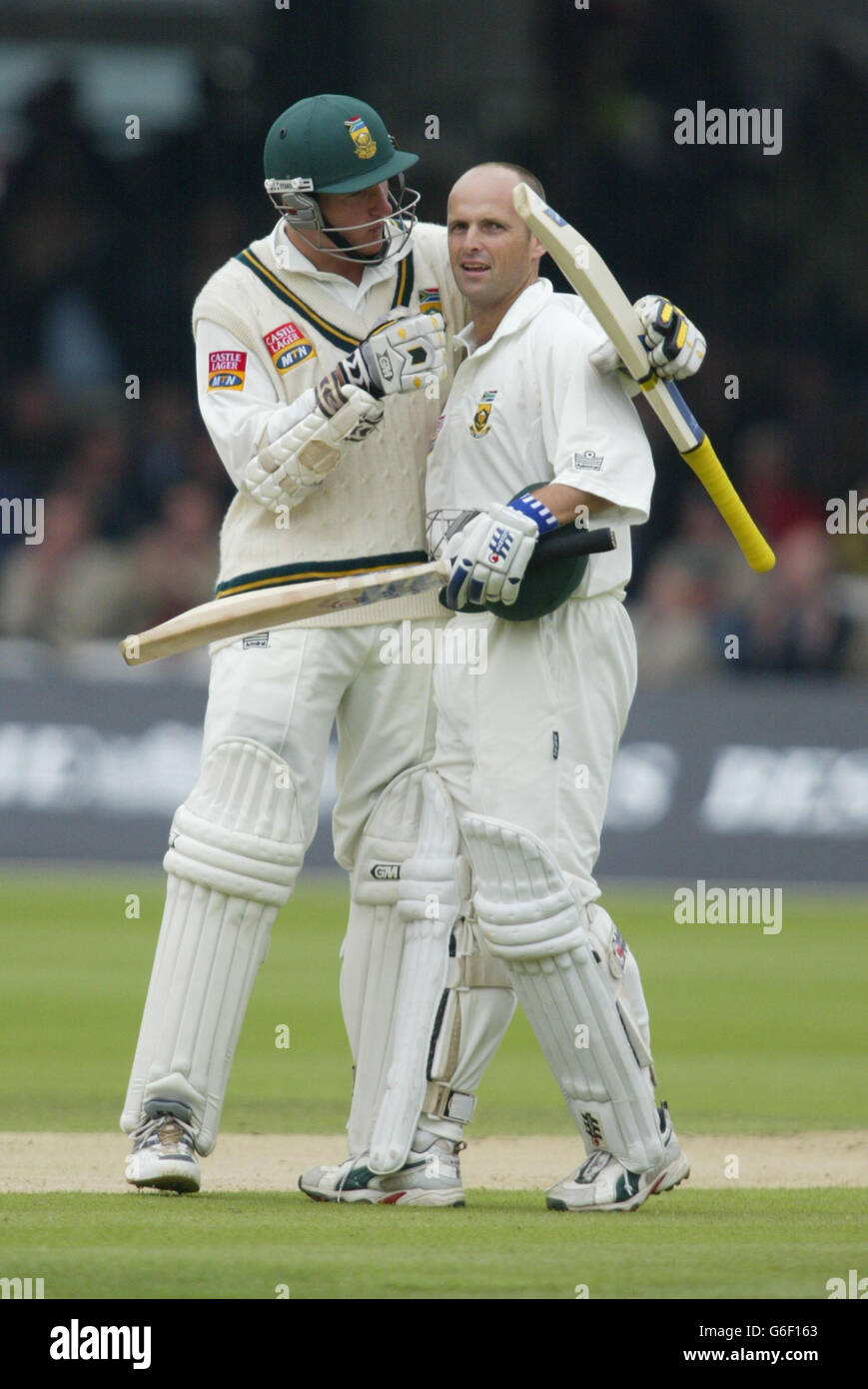 Eng v SA 29 Smith hugs Kirsten Stock Photo