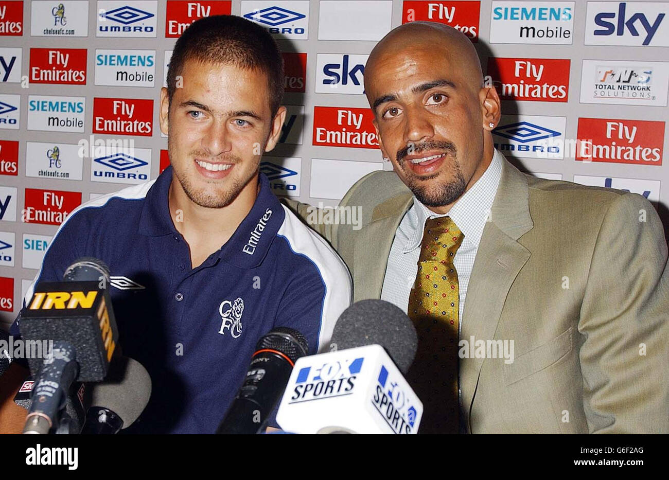 Chelsea 2 Cole & Veron pose for press Stock Photo - Alamy