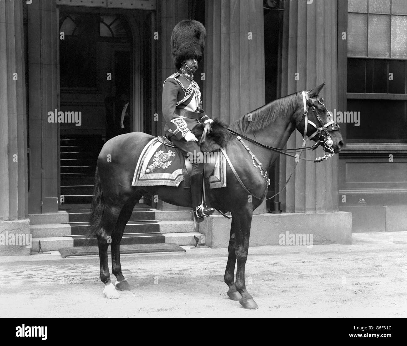 Royalty - King George V - Buckingham Palace, London Stock Photo