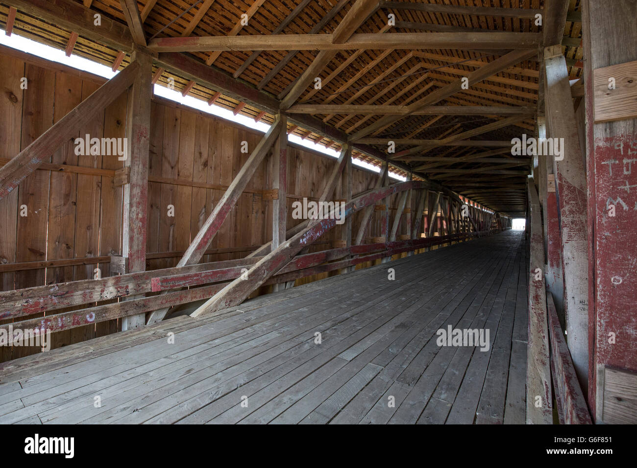 Medora Covered bridge in Indiana Stock Photo Alamy