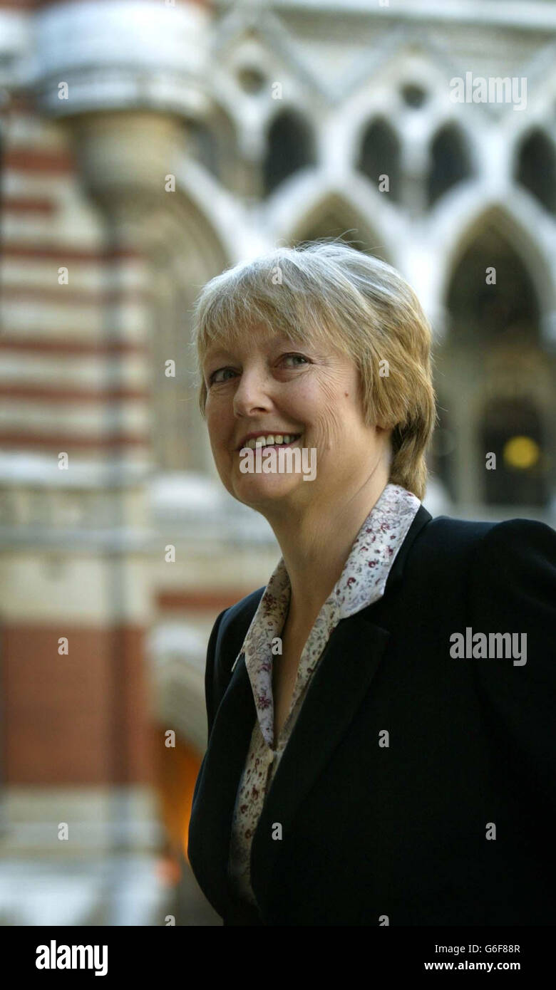 Janice Kelly, wife of the government weapons expert Dr David Kelly, arrives at the High Court in London to give evidence before the Hutton Inquiry into her husband's death. Stock Photo