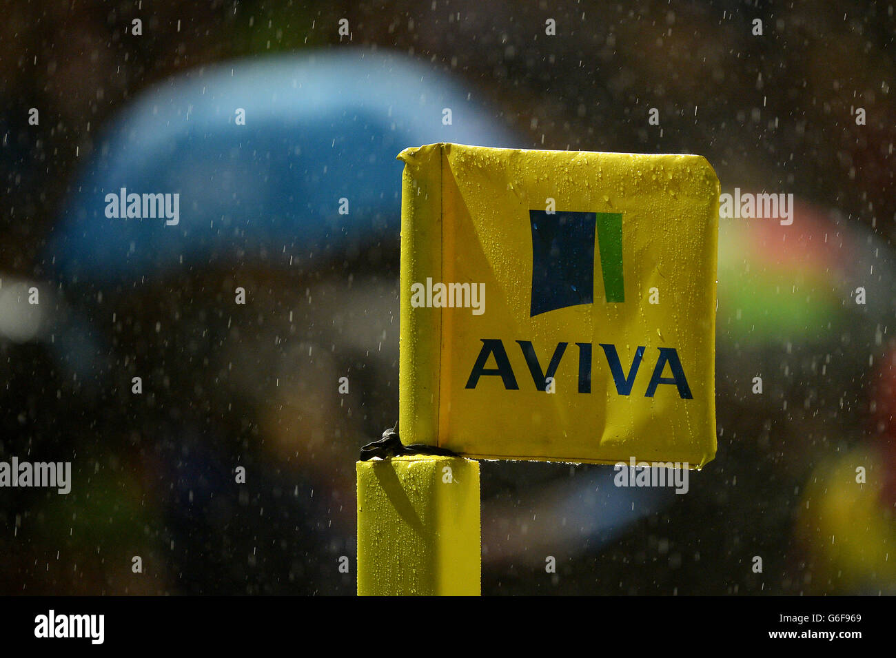 Rugby Union - Aviva Premiership - Harlequins v Northampton Saints - Twickenham Stoop. Detailed view of an Aviva branded corner flag while rain falls Stock Photo