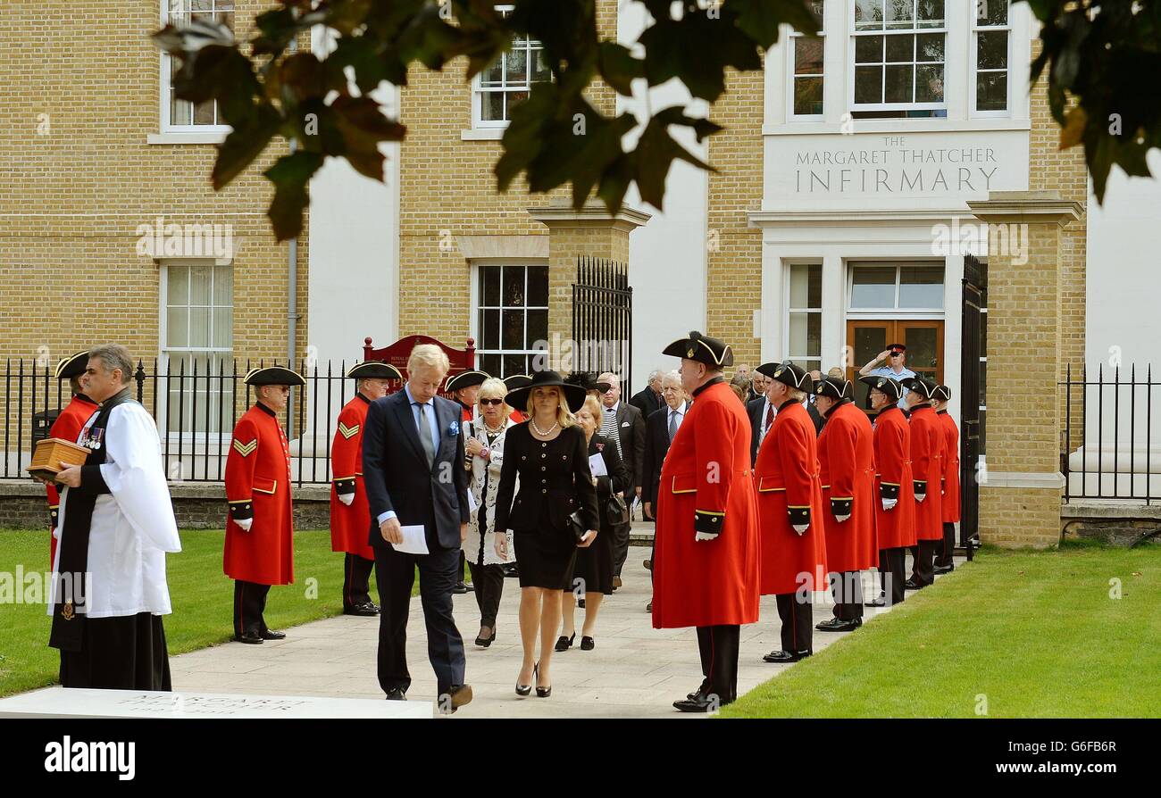 The Reverend Richard Whittington (left) carries an oak casket with the ashes of former Prime Minister Baroness Margaret Thatcher, followed by her daughter Carol (centre) and son Sir Mark and his wife Sarah, after leaving the chapel at the Royal Hospital Chelsea, to be laid to rest in the grounds. Stock Photo
