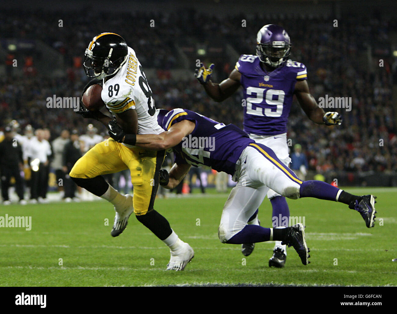 Nfl football scores hi-res stock photography and images - Alamy