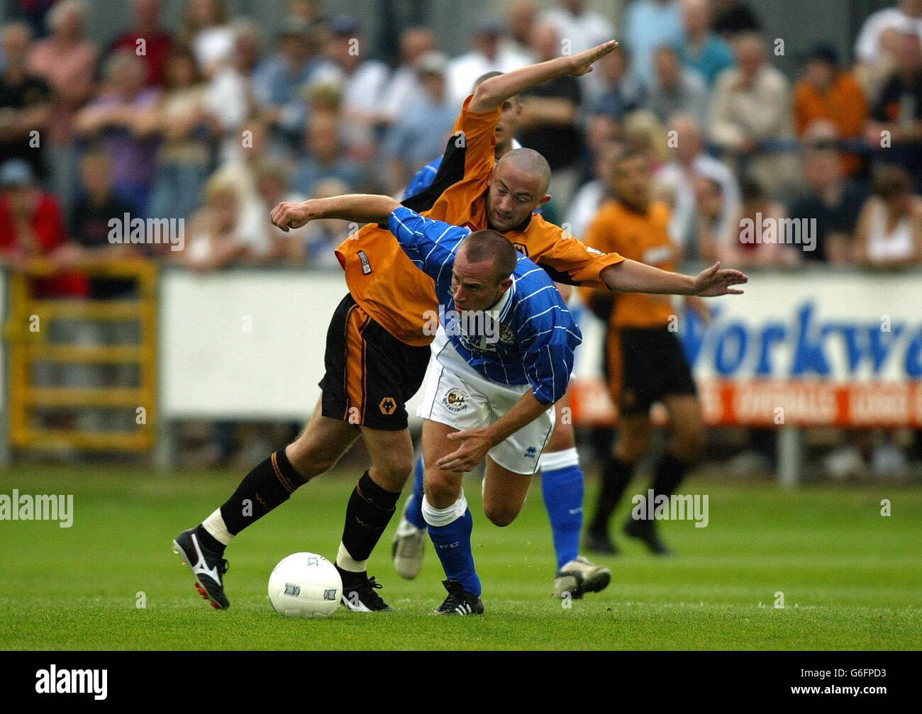 Wolves' JJ Melligan (in gold shirt) clashes with Worcester's John Holloway during the pre-season friendly match at St George's Lane, Worcester, Monday August 4, 2003. Stock Photo