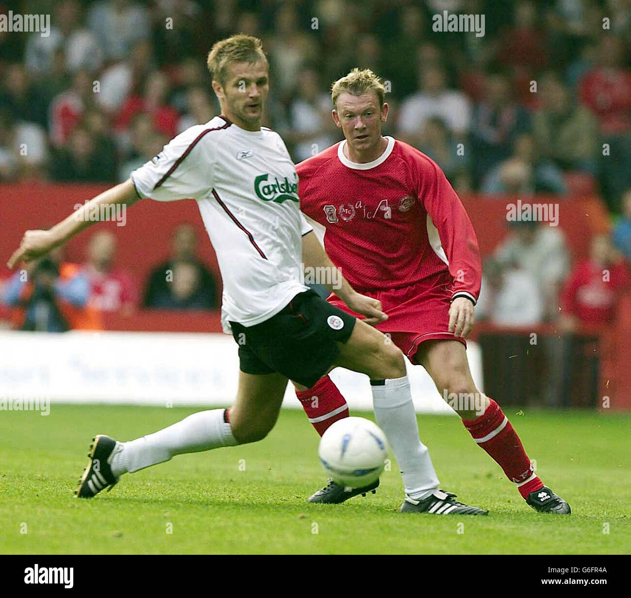 Liverpool's Igor Biscan and Aberdeen's Steve Tosh during their pre-season friendly at the Pittodrie Stadium in Aberdeen, Tuesday August 5, 2003. Stock Photo