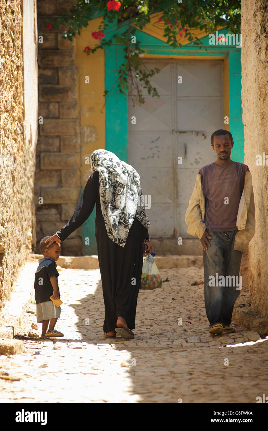 Old quarter street scene, Harar, Ethiopia. Woman and child Stock Photo