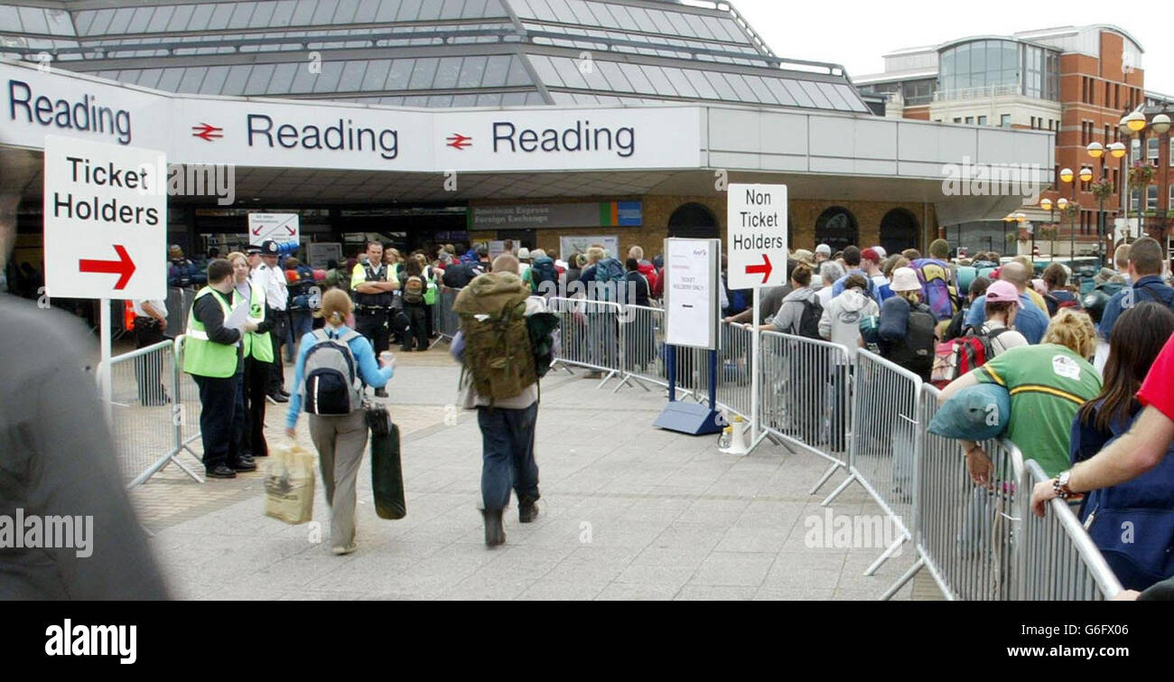 Festival fans queue at Reading railway station following the Carling Festival, as Network Rail undertake major repair work. Stock Photo