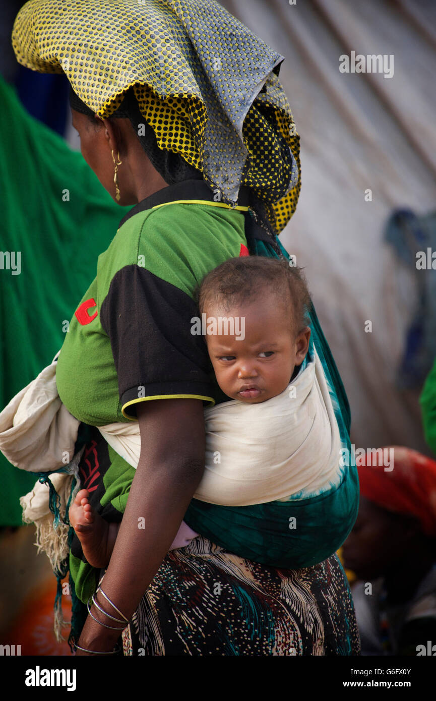 Ethiopian mother carrying baby on her back, Harar, Ethiopia Stock Photo