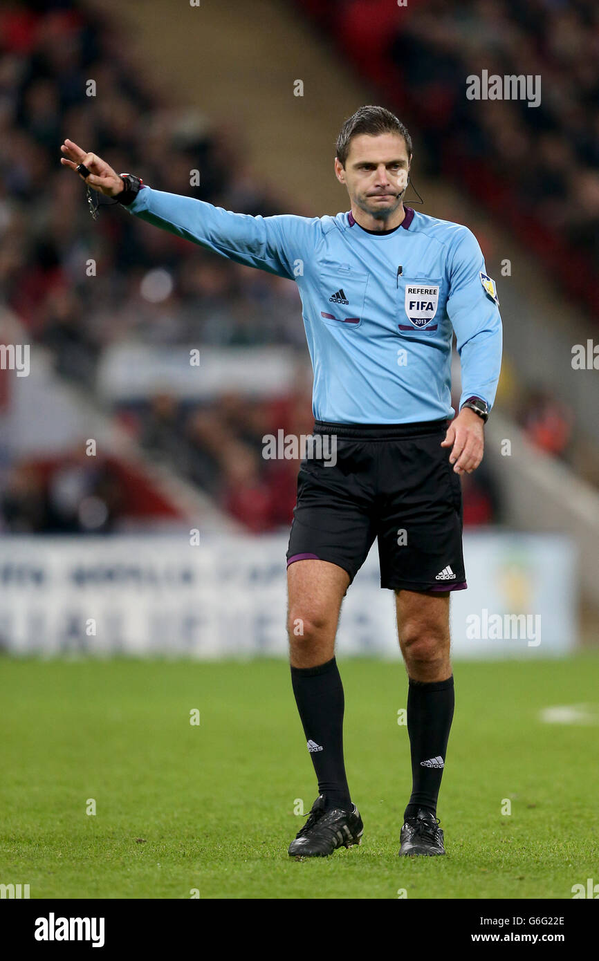 Fifa referee soccer hi-res stock photography and images - Page 29 - Alamy
