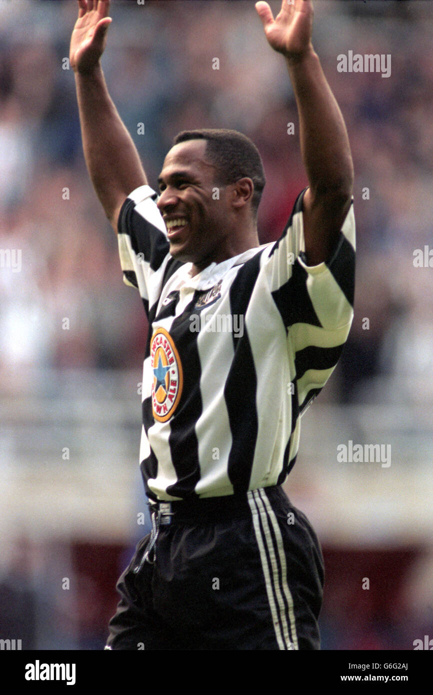 Soccer Newcastle v Chelsea. Les Ferdinand celebrates his second goal