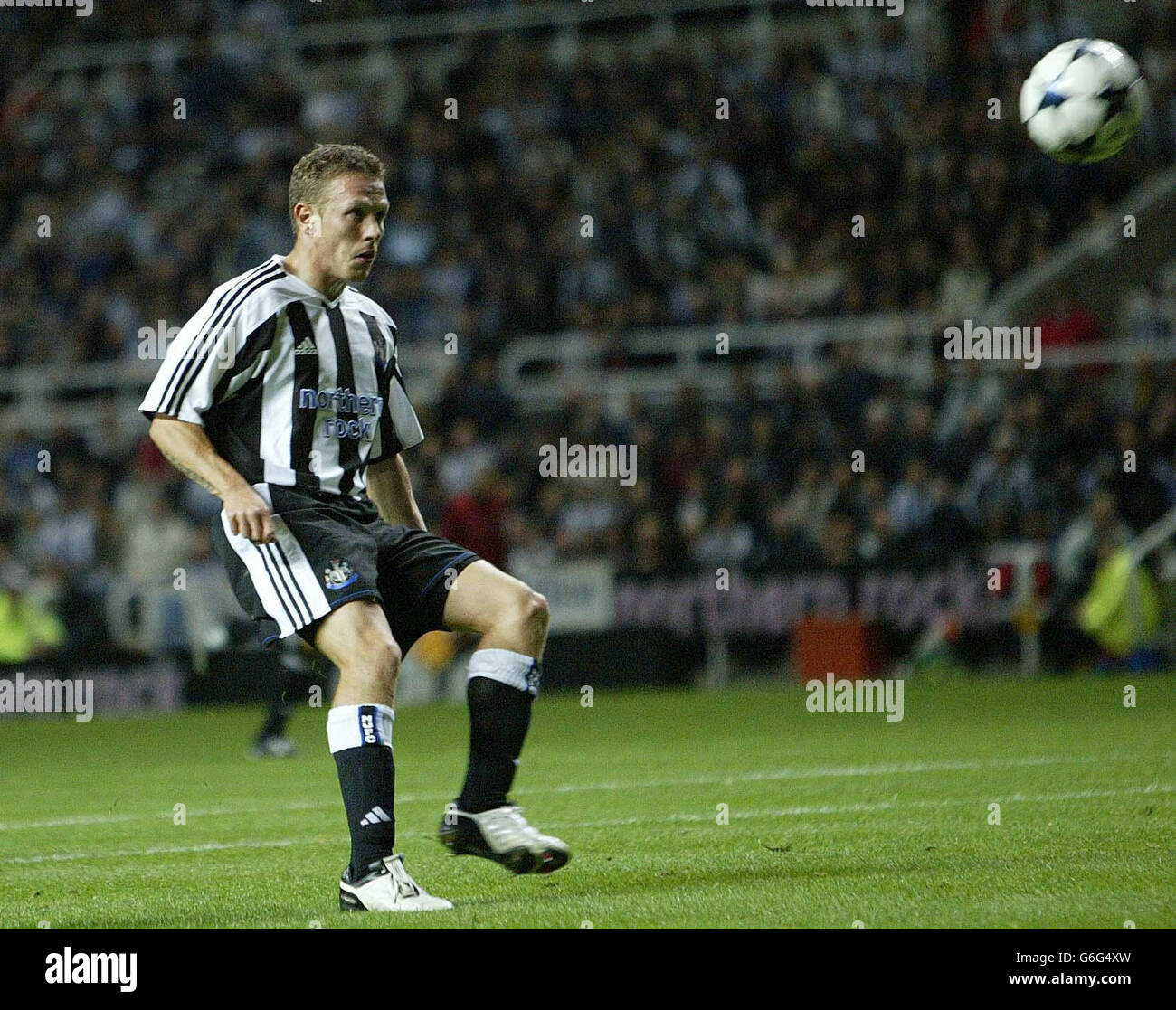 Newcastles Craig Bellamy lobs the NAC Breda goalkeeper to score in the UEFA Cup during their UEFA Cup at St James Park. Stock Photo