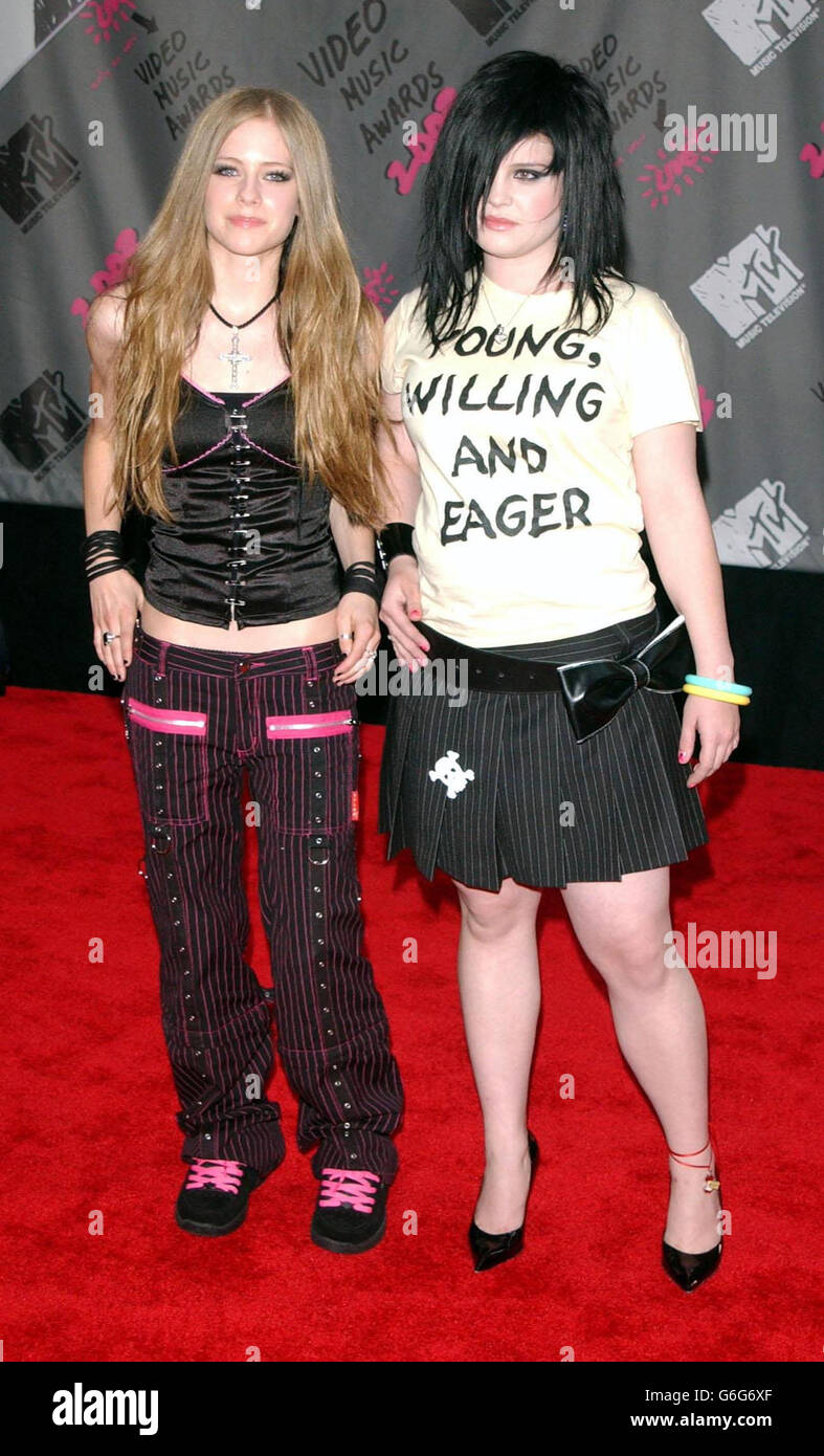 Celebrity music singer mtvvma2003 avril lavigne kelly osbourne hi-res