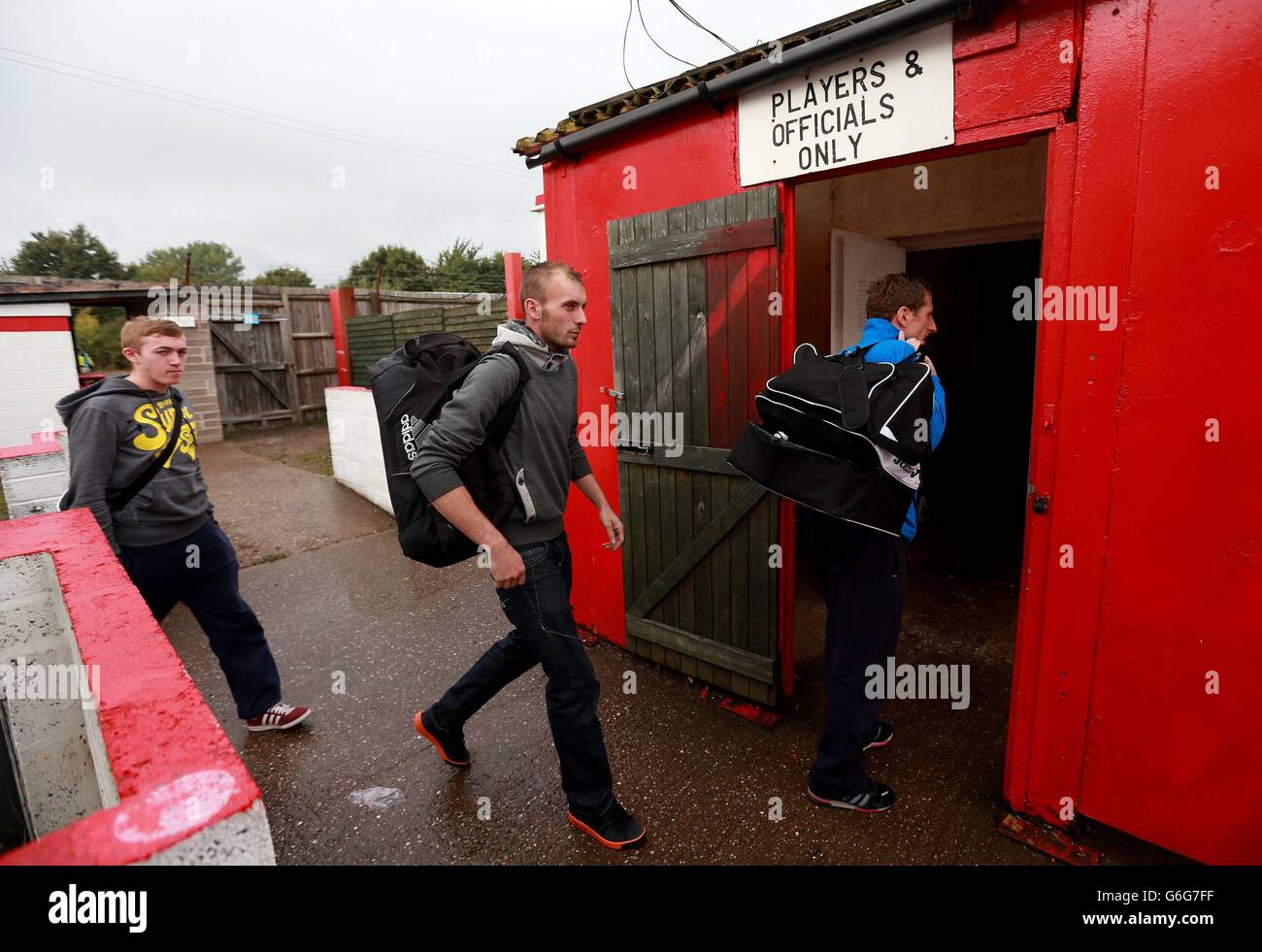 Soccer - FA Cup Qualifying - Third Round - Atherstone Town v Barrow - Sheepy Road. Barrow players arrive for the FA Cup Qualifying, Third Round match at Sheepy Road, Atherstone. Stock Photo